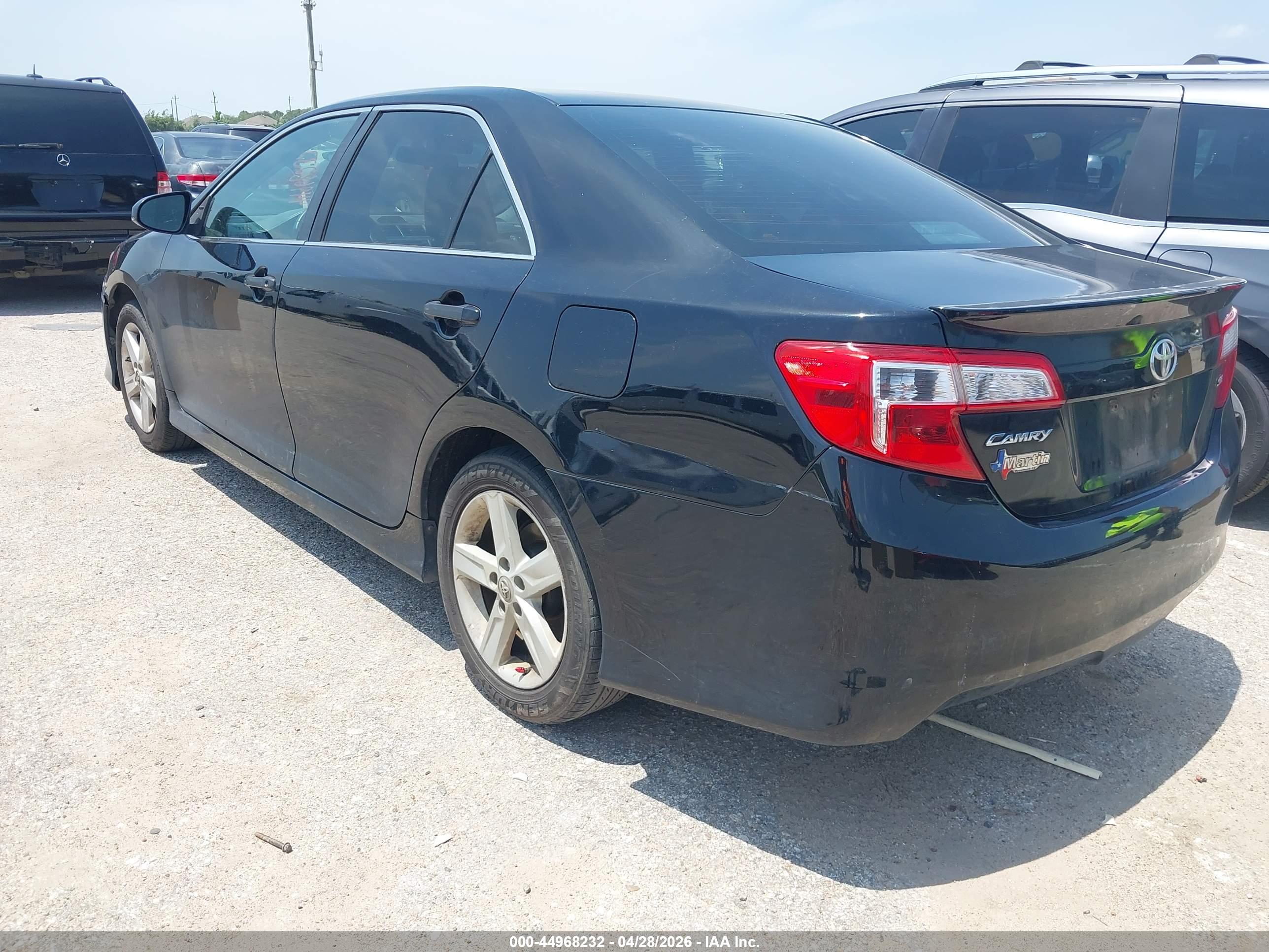 TOYOTA CAMRY image 3