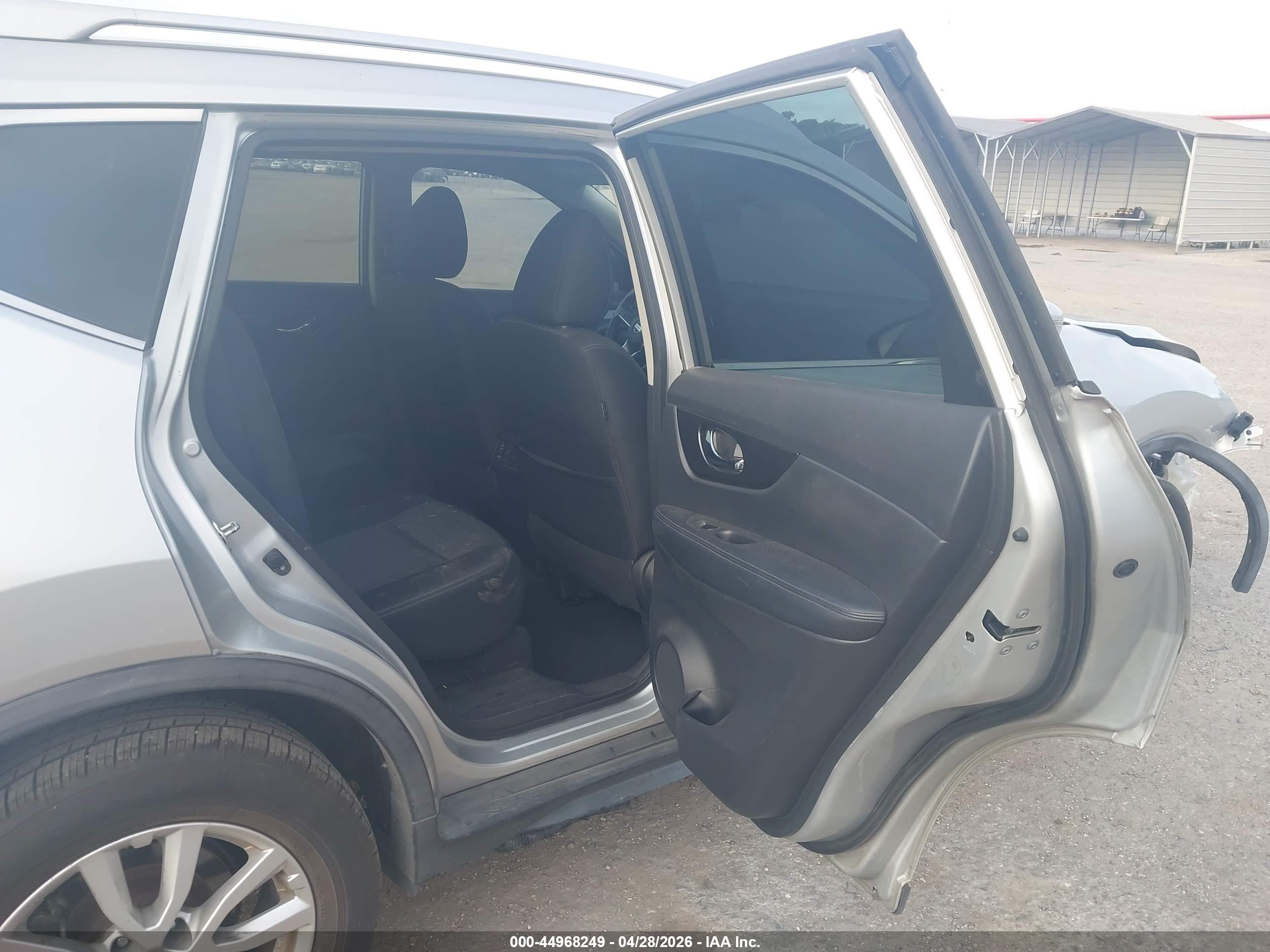 NISSAN ROGUE image 8