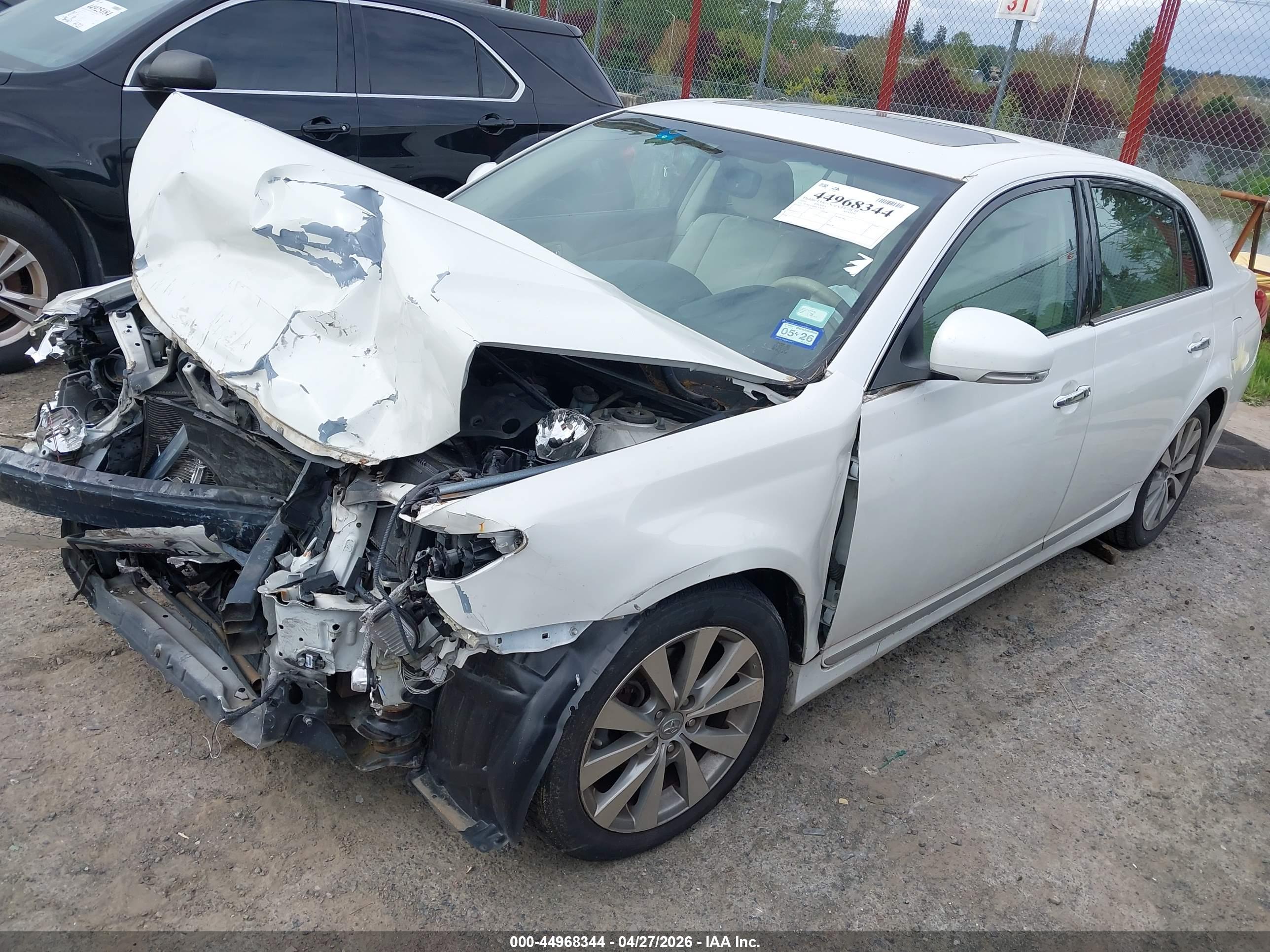 TOYOTA AVALON image 2