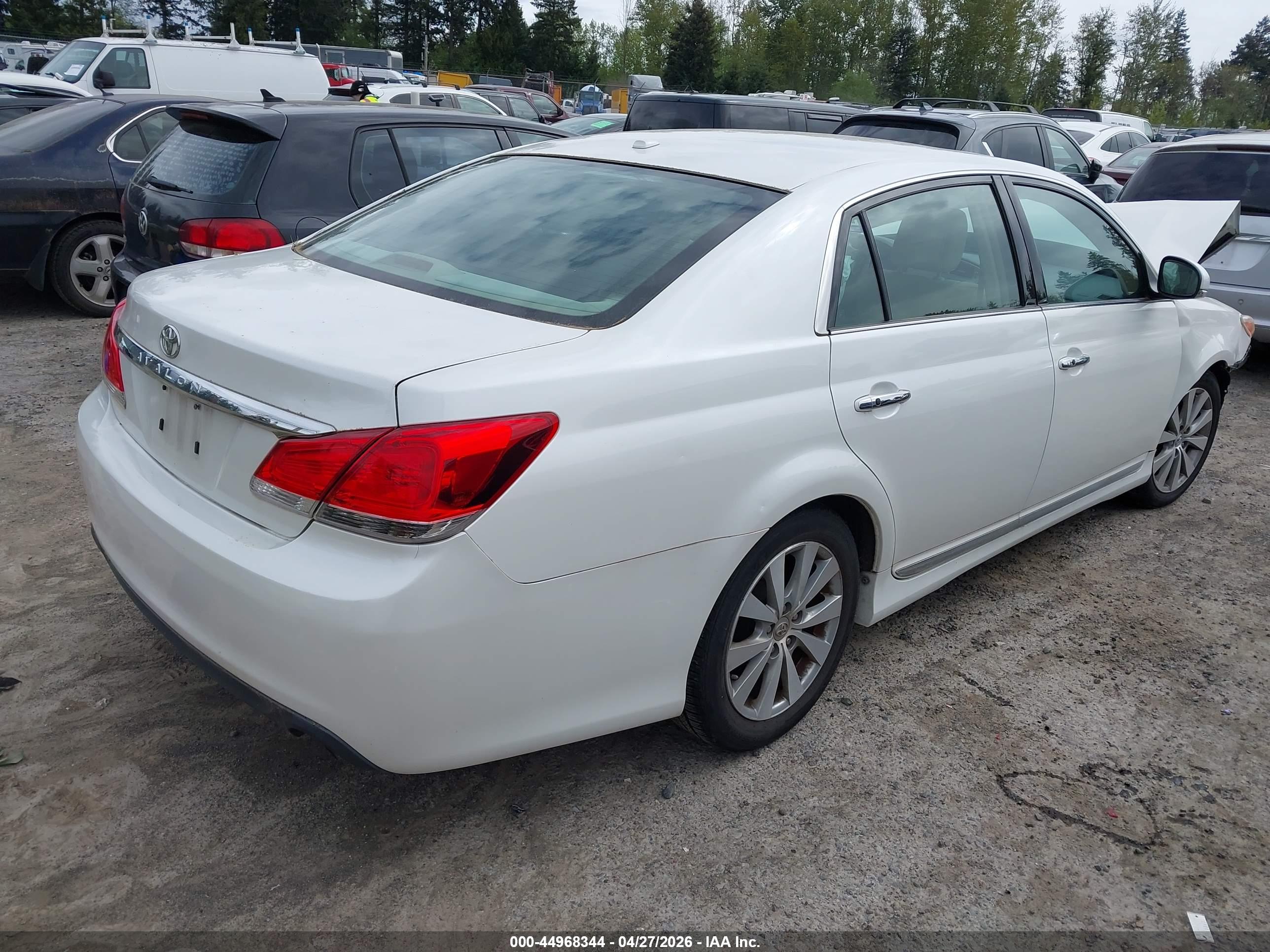 TOYOTA AVALON image 4