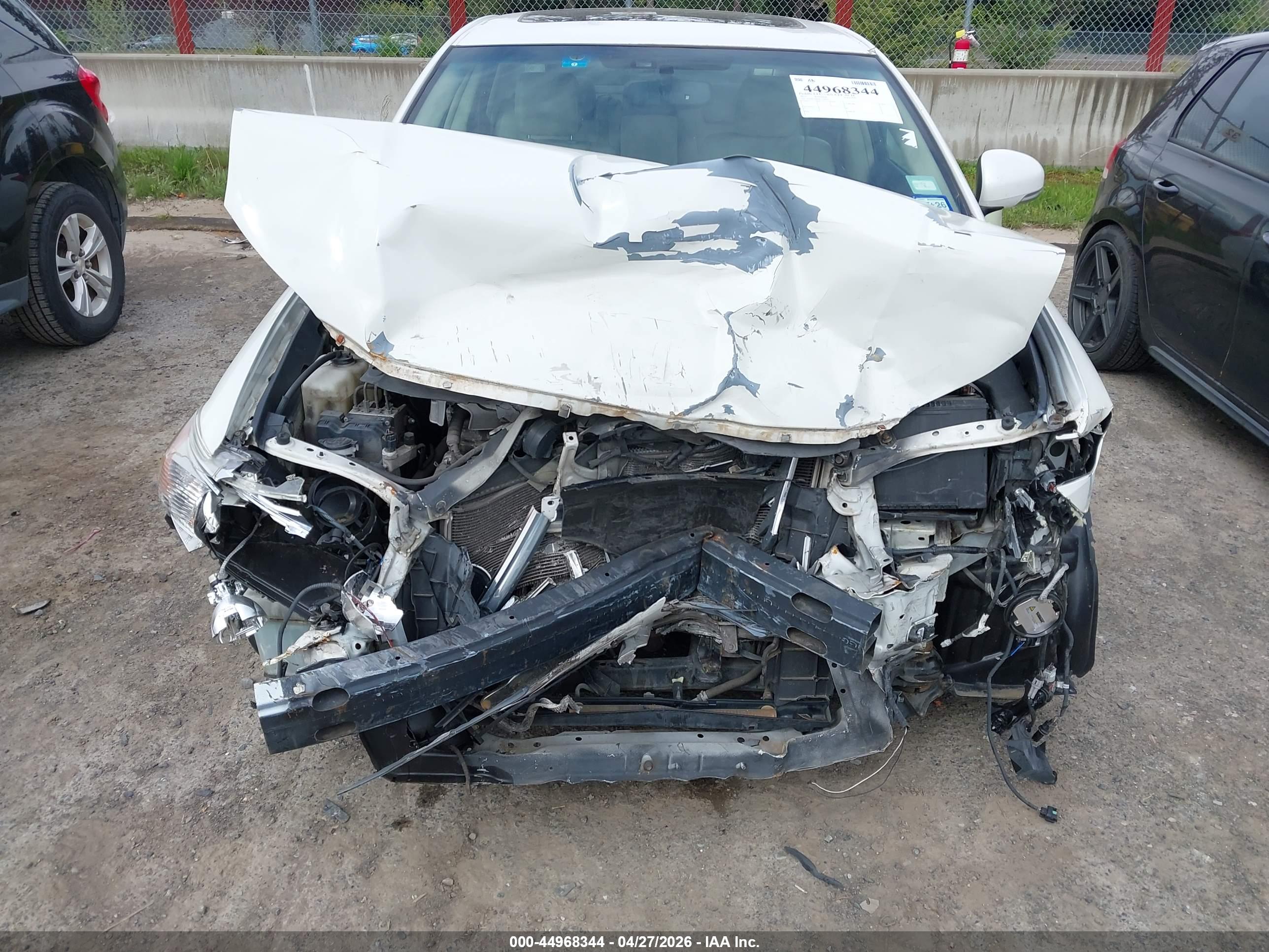 TOYOTA AVALON image 6
