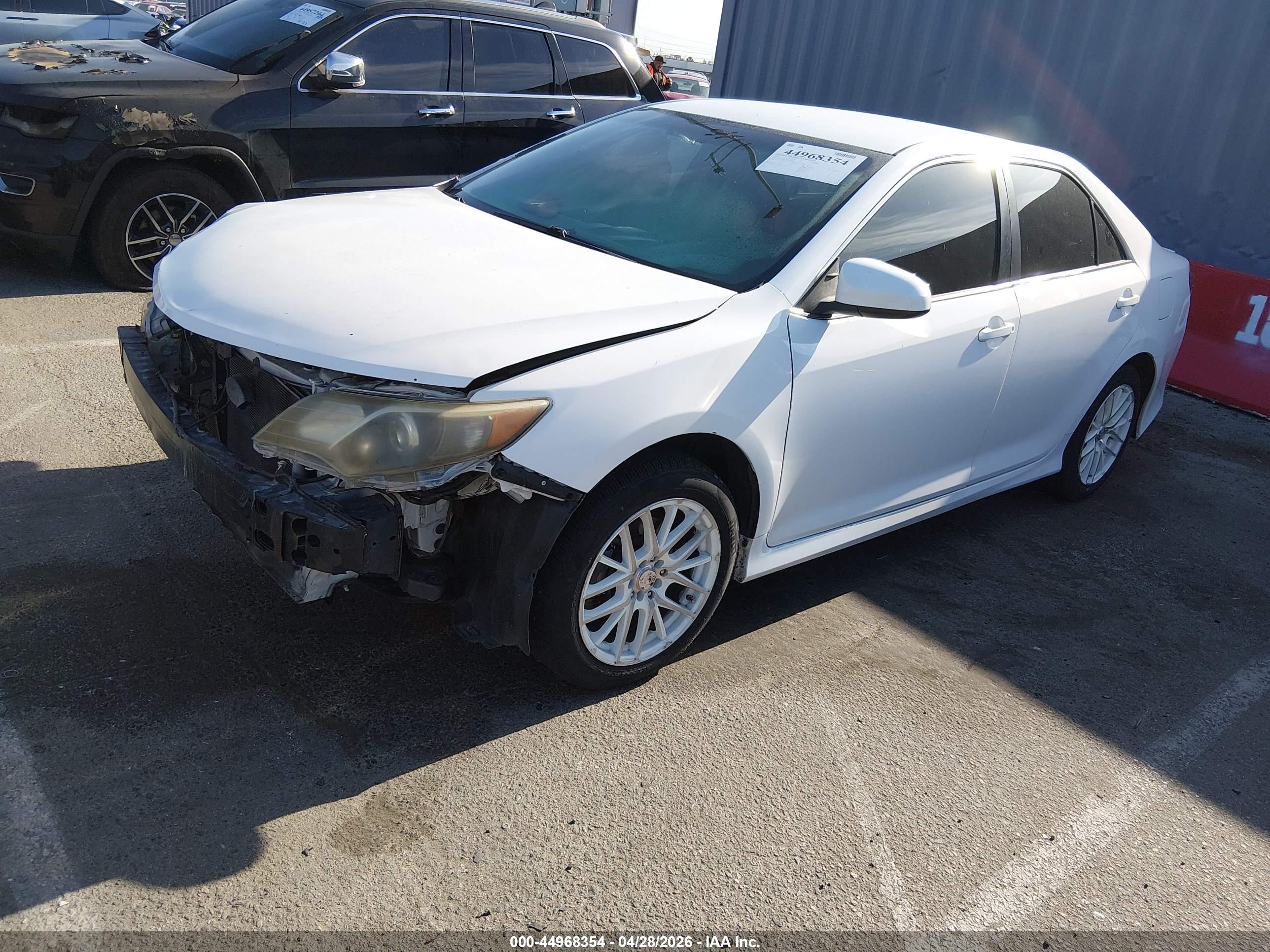 TOYOTA CAMRY image 2