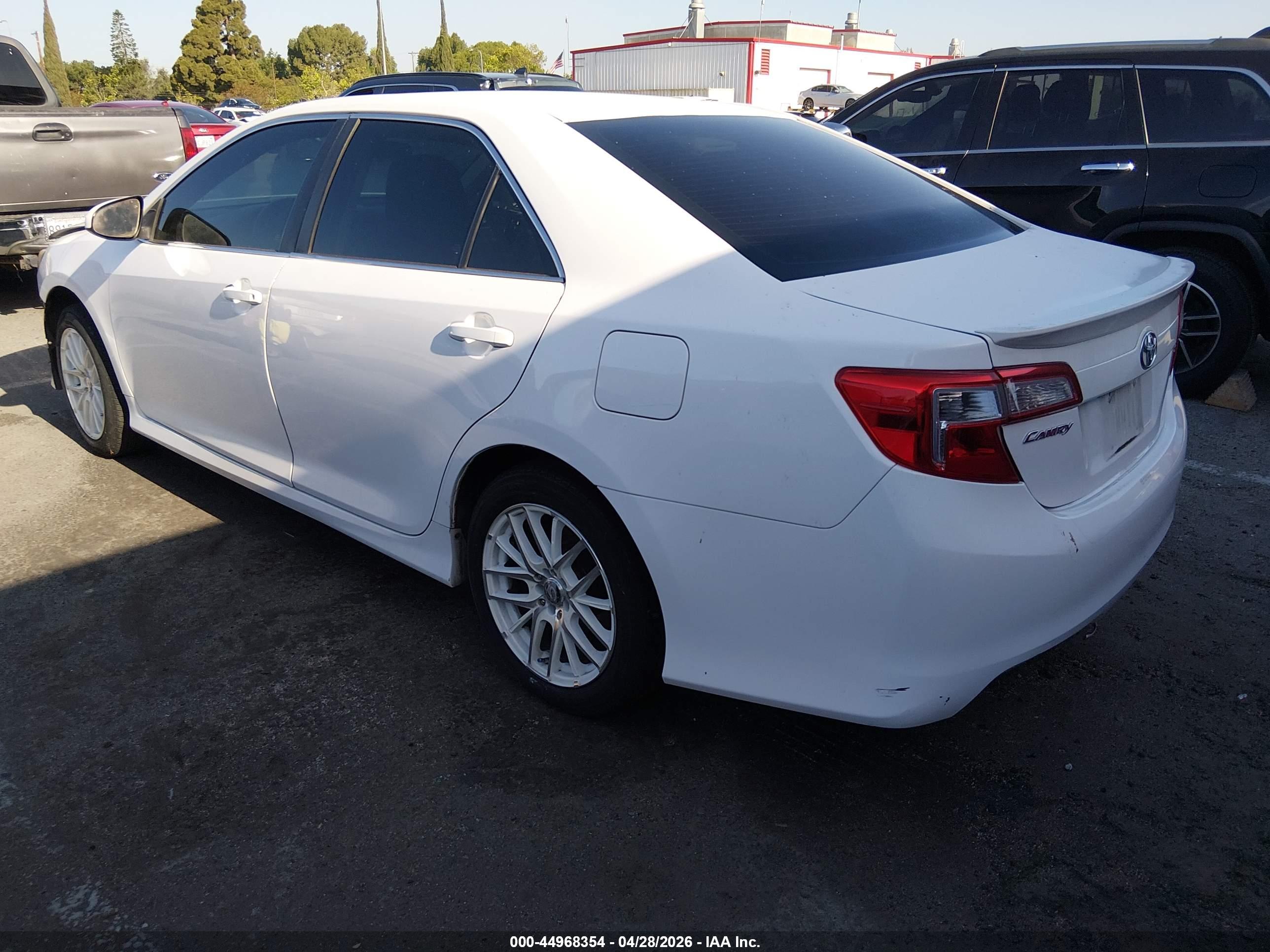 TOYOTA CAMRY image 3