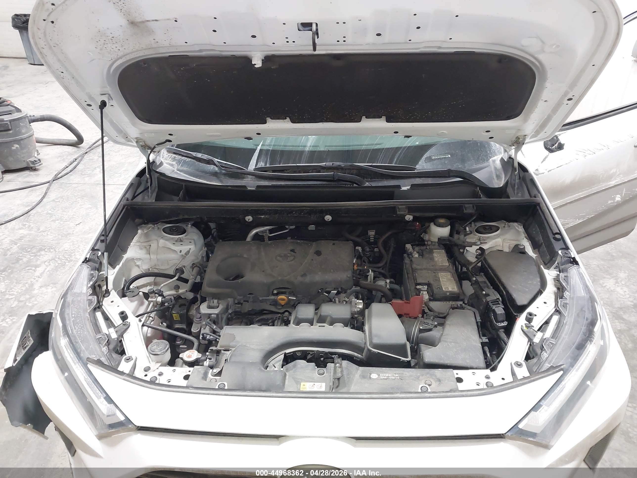 TOYOTA RAV4 image 10