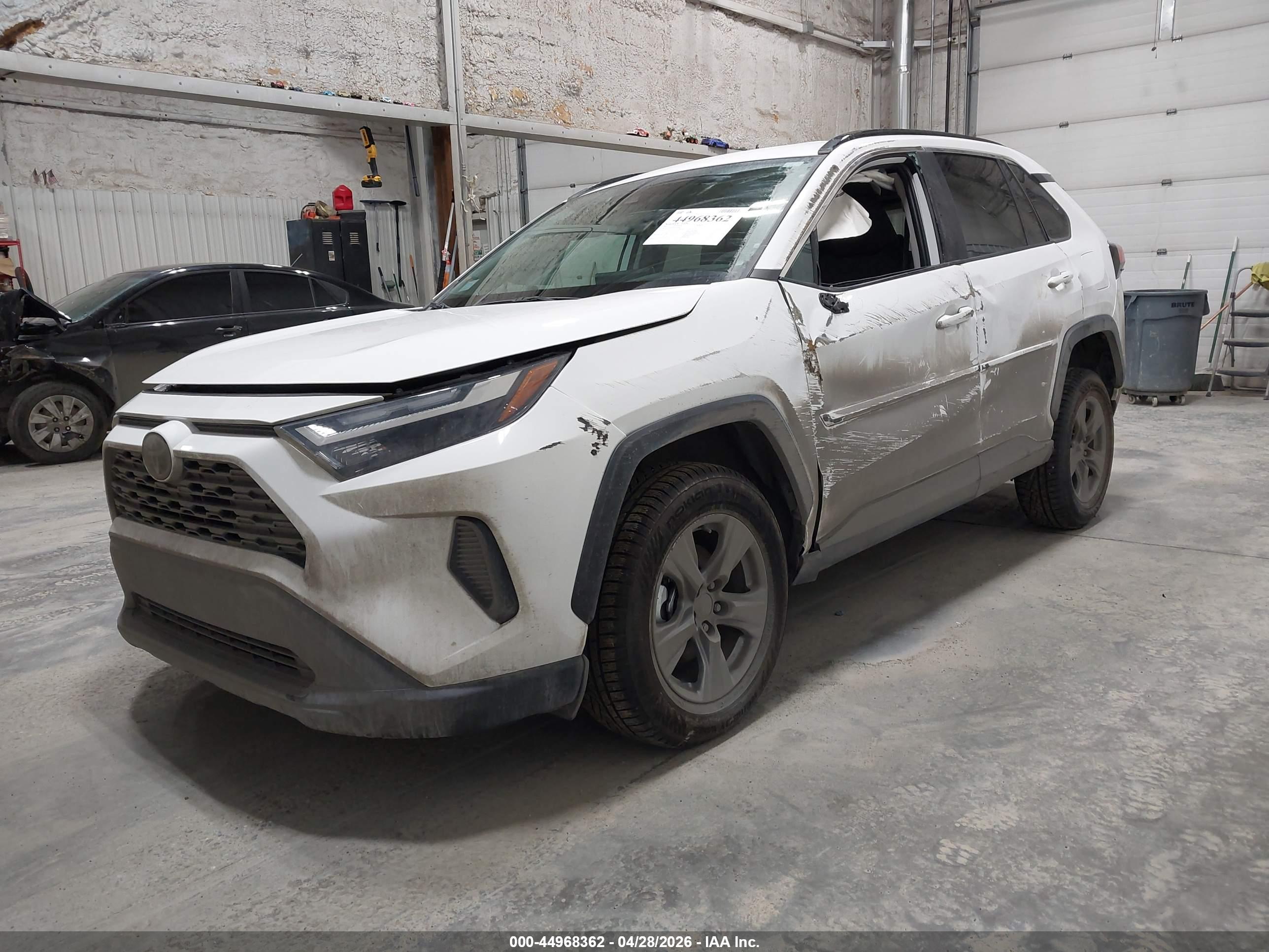 TOYOTA RAV4 image 2