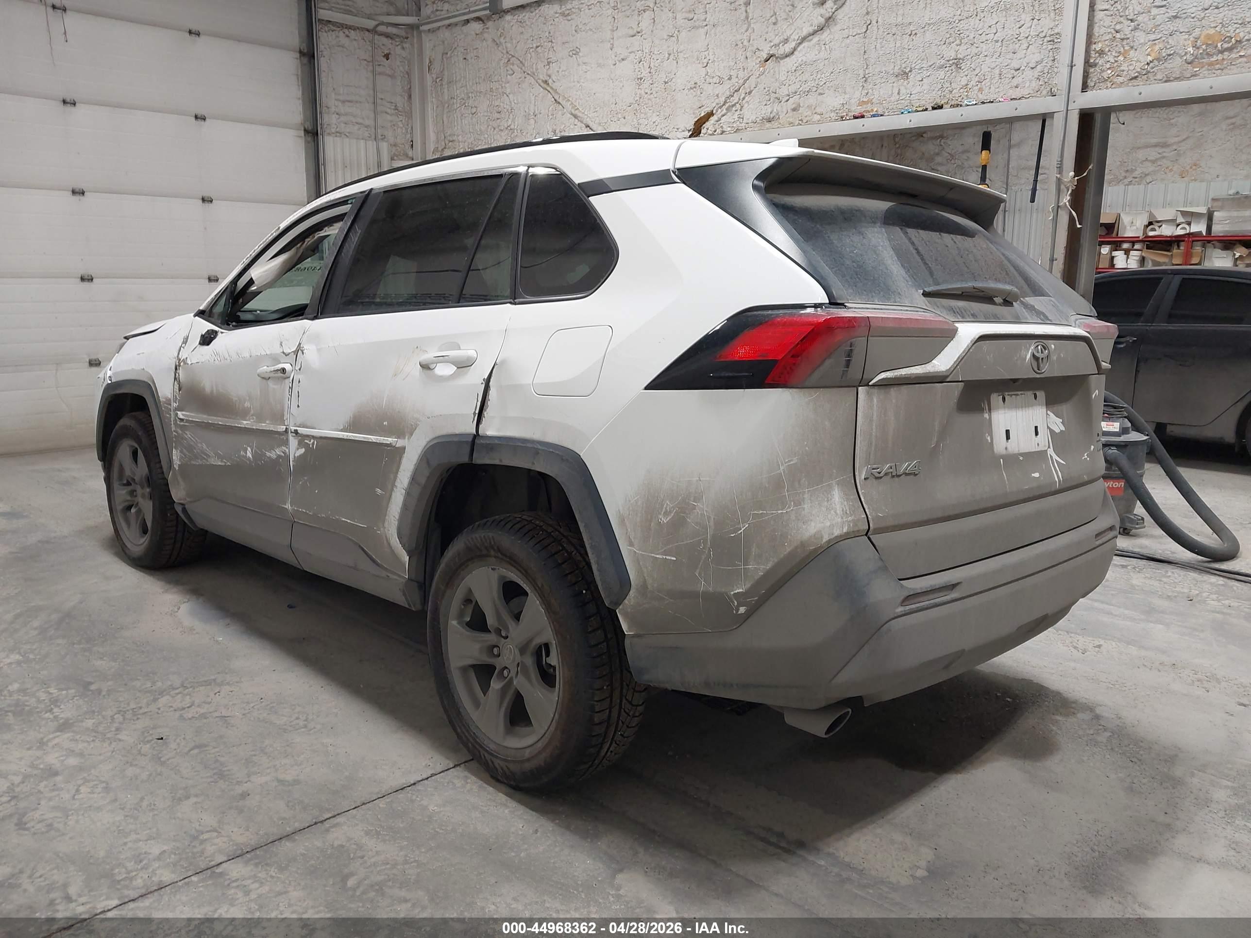 TOYOTA RAV4 image 3