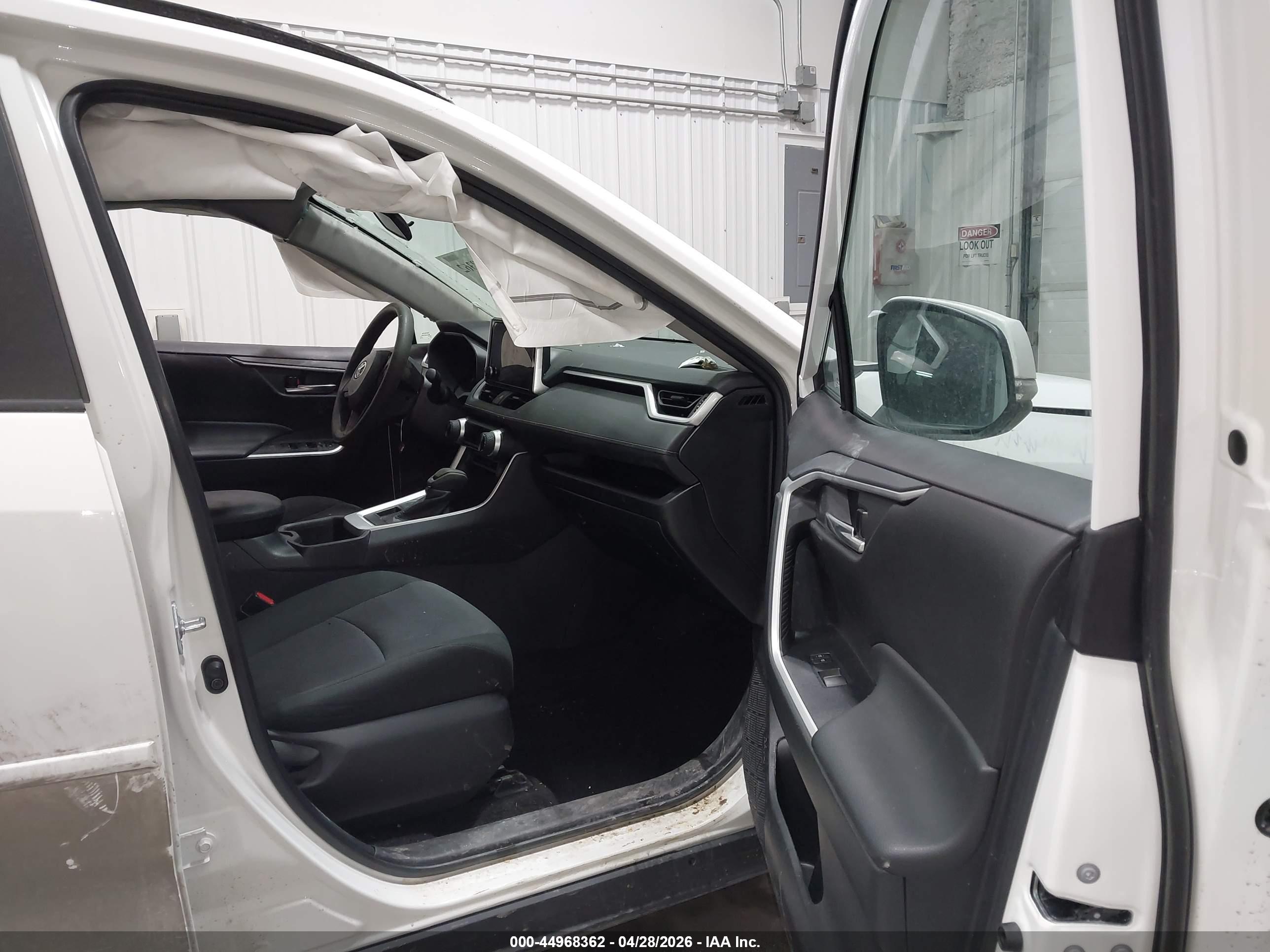 TOYOTA RAV4 image 5