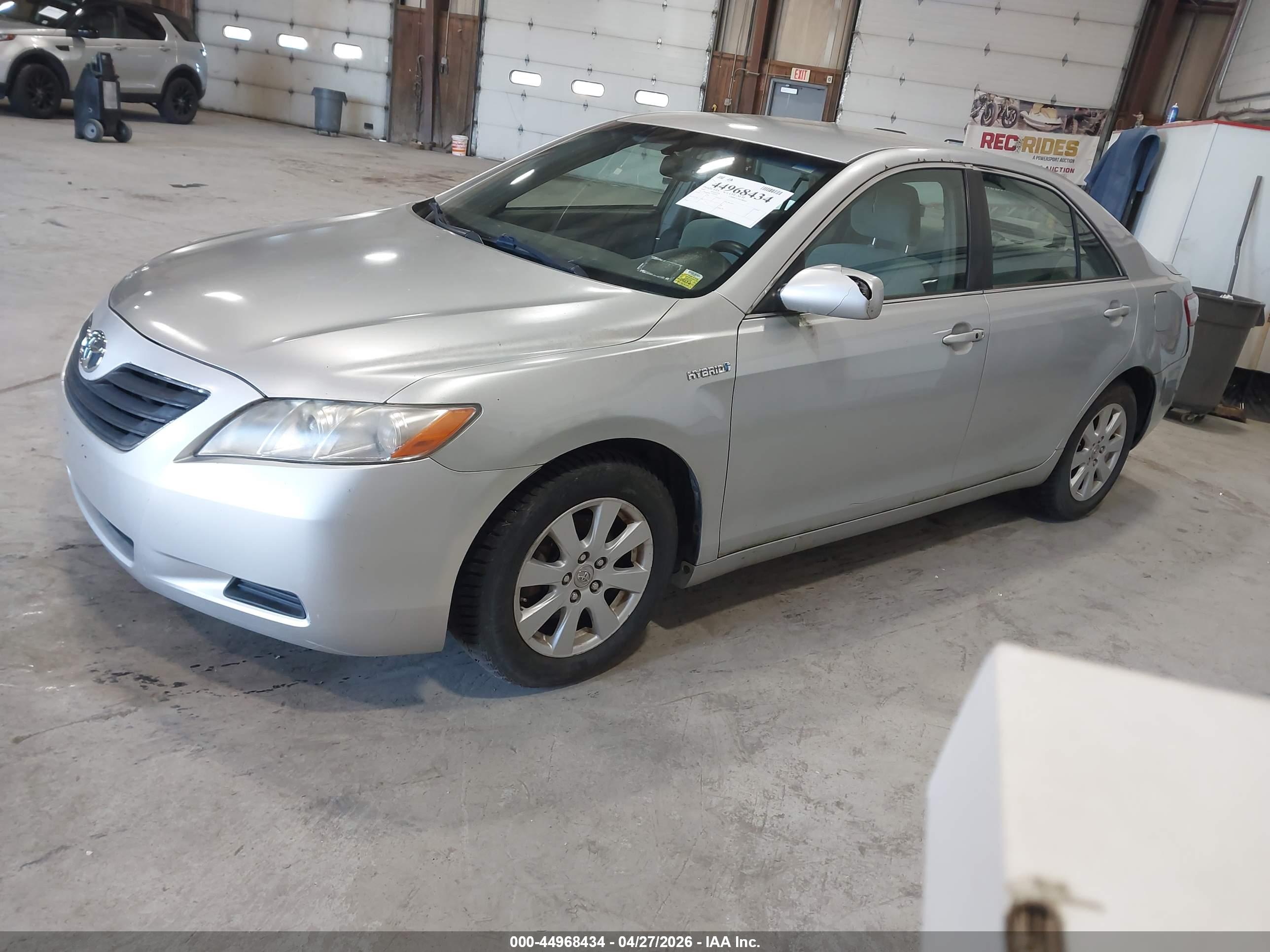 TOYOTA CAMRY image 2