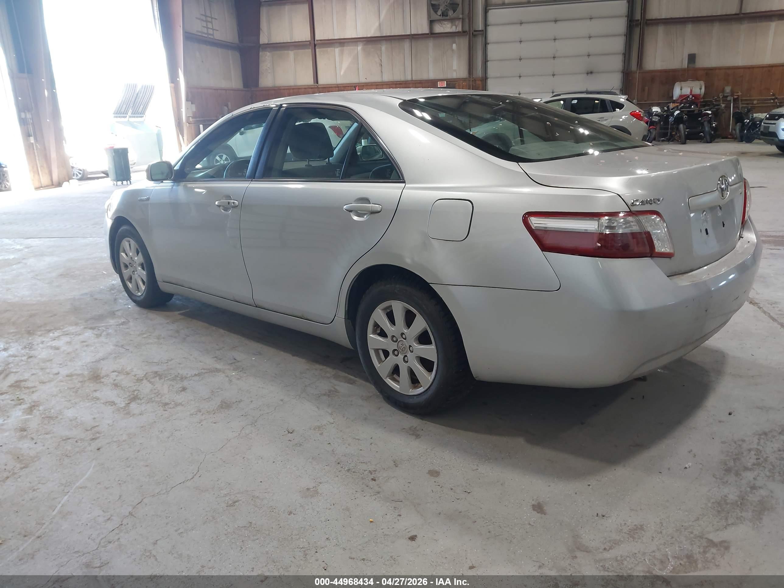TOYOTA CAMRY image 3