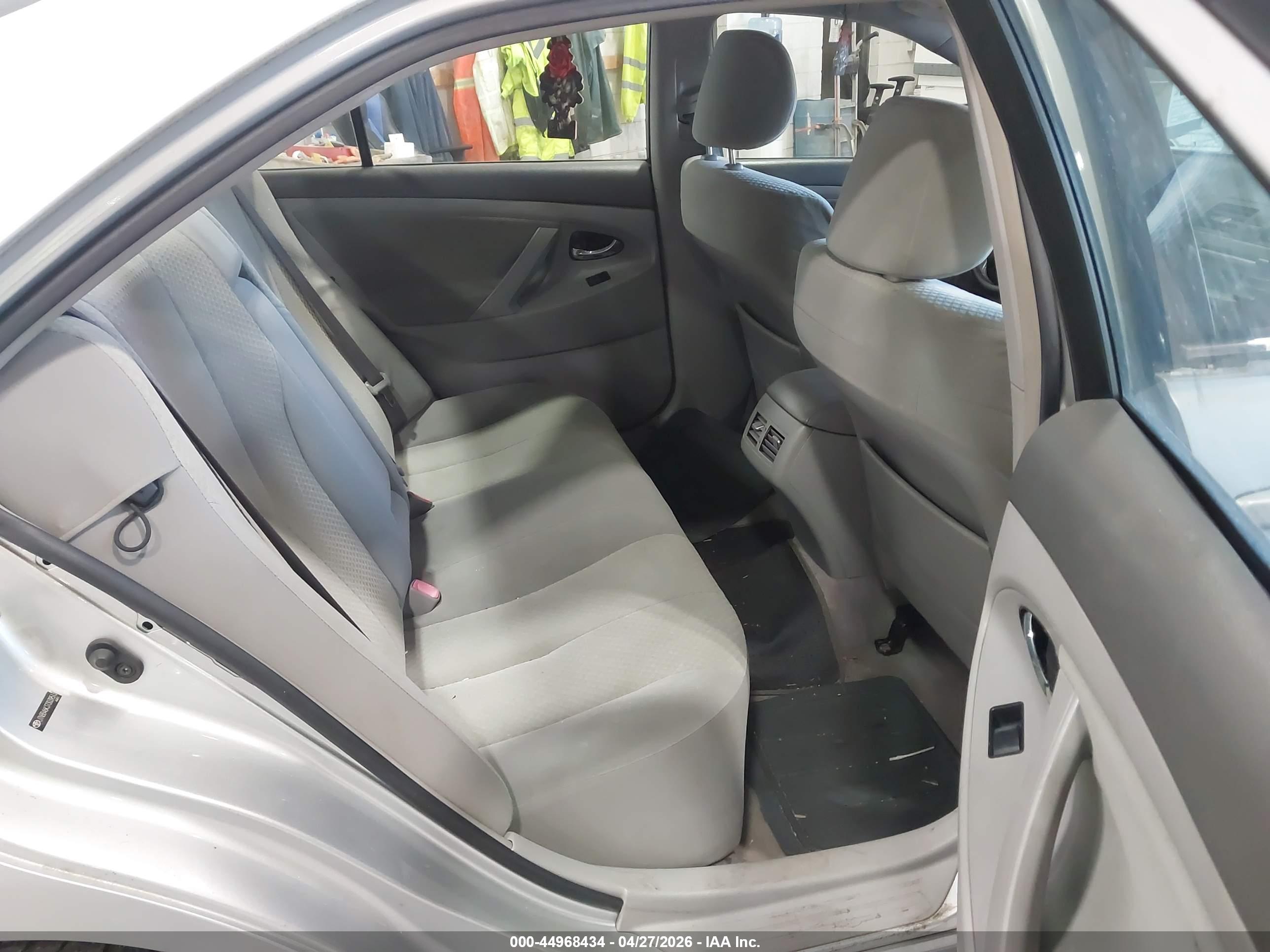 TOYOTA CAMRY image 8