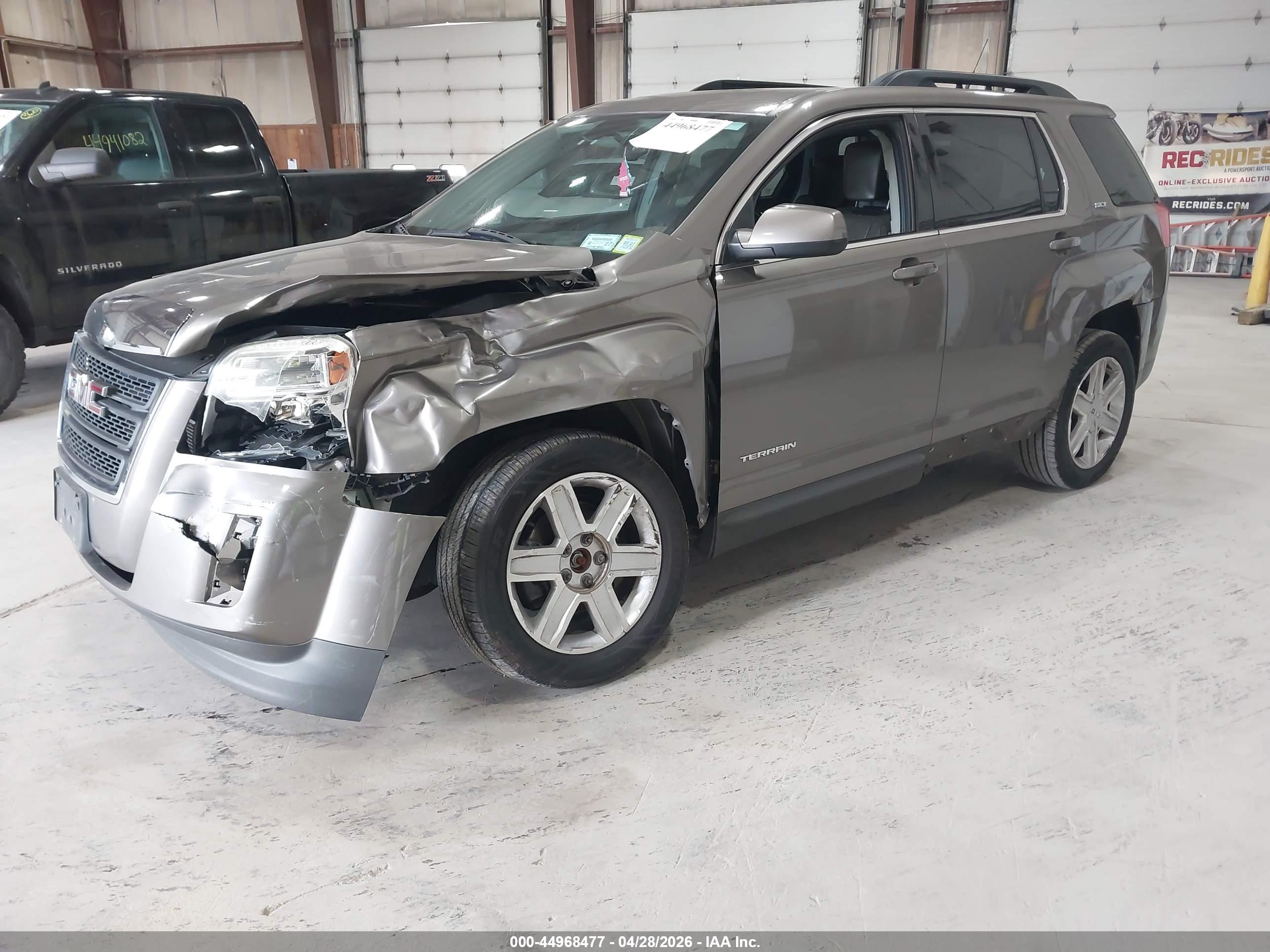 GMC TERRAIN image 2