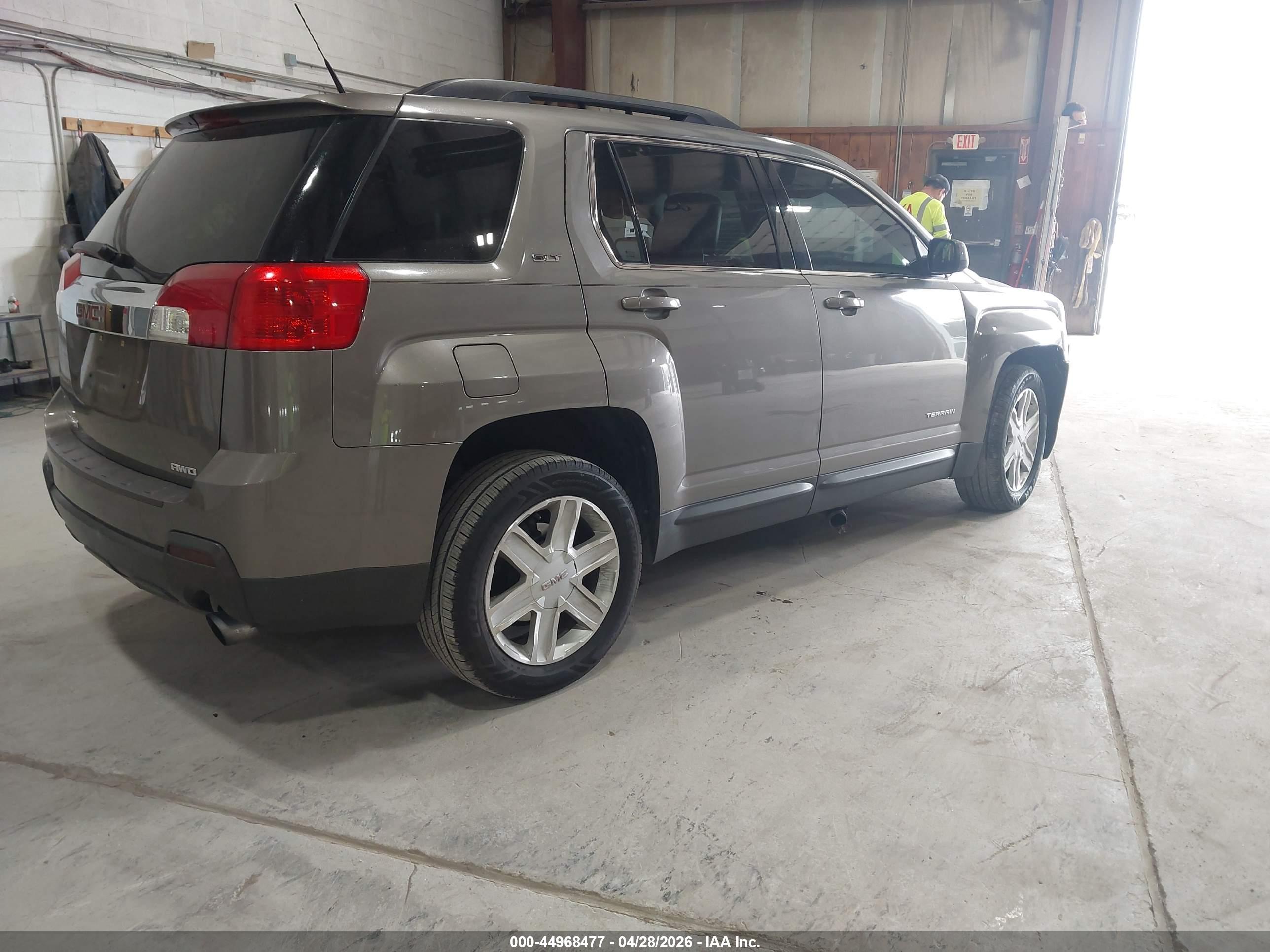 GMC TERRAIN image 4