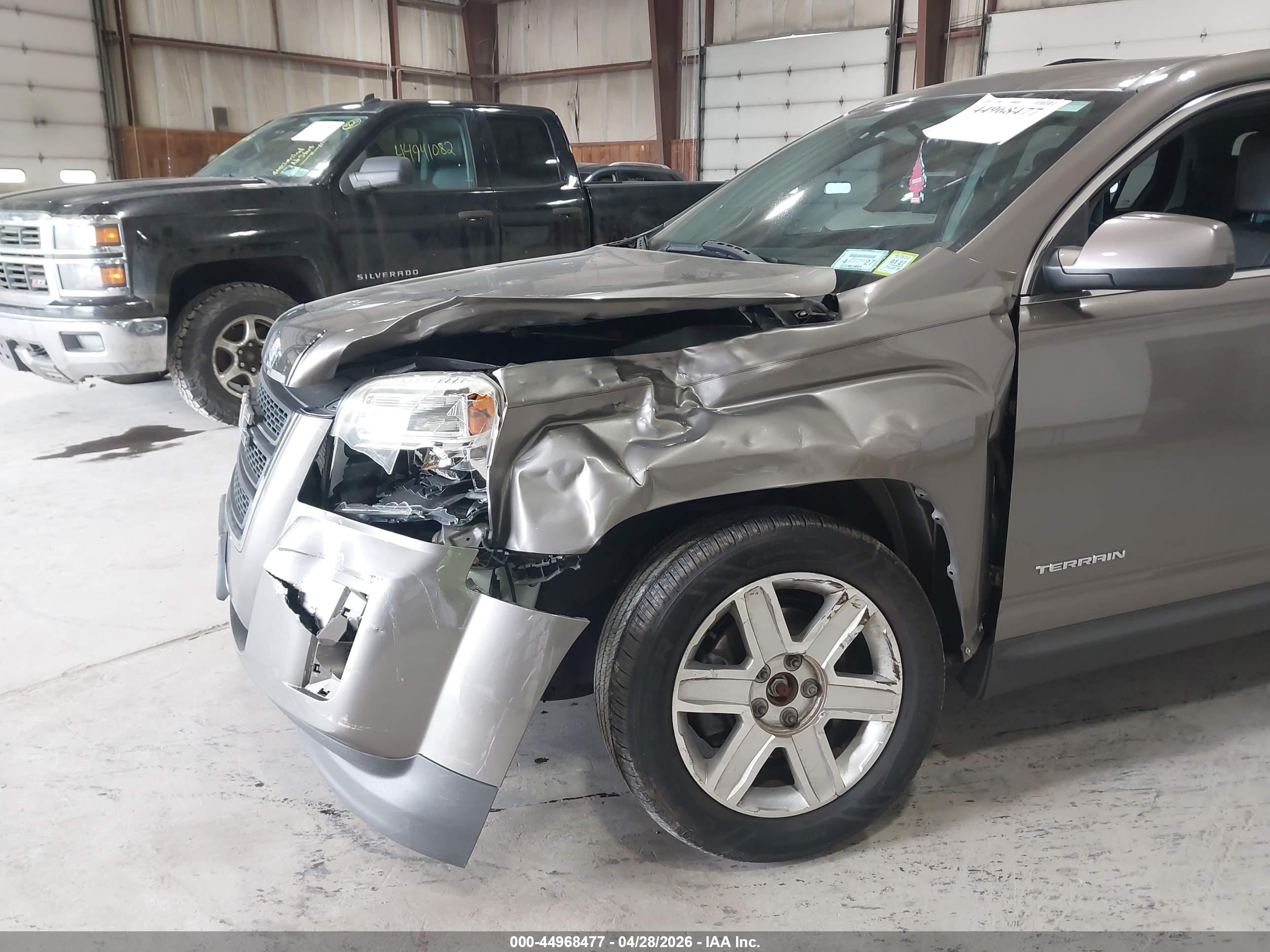 GMC TERRAIN image 6