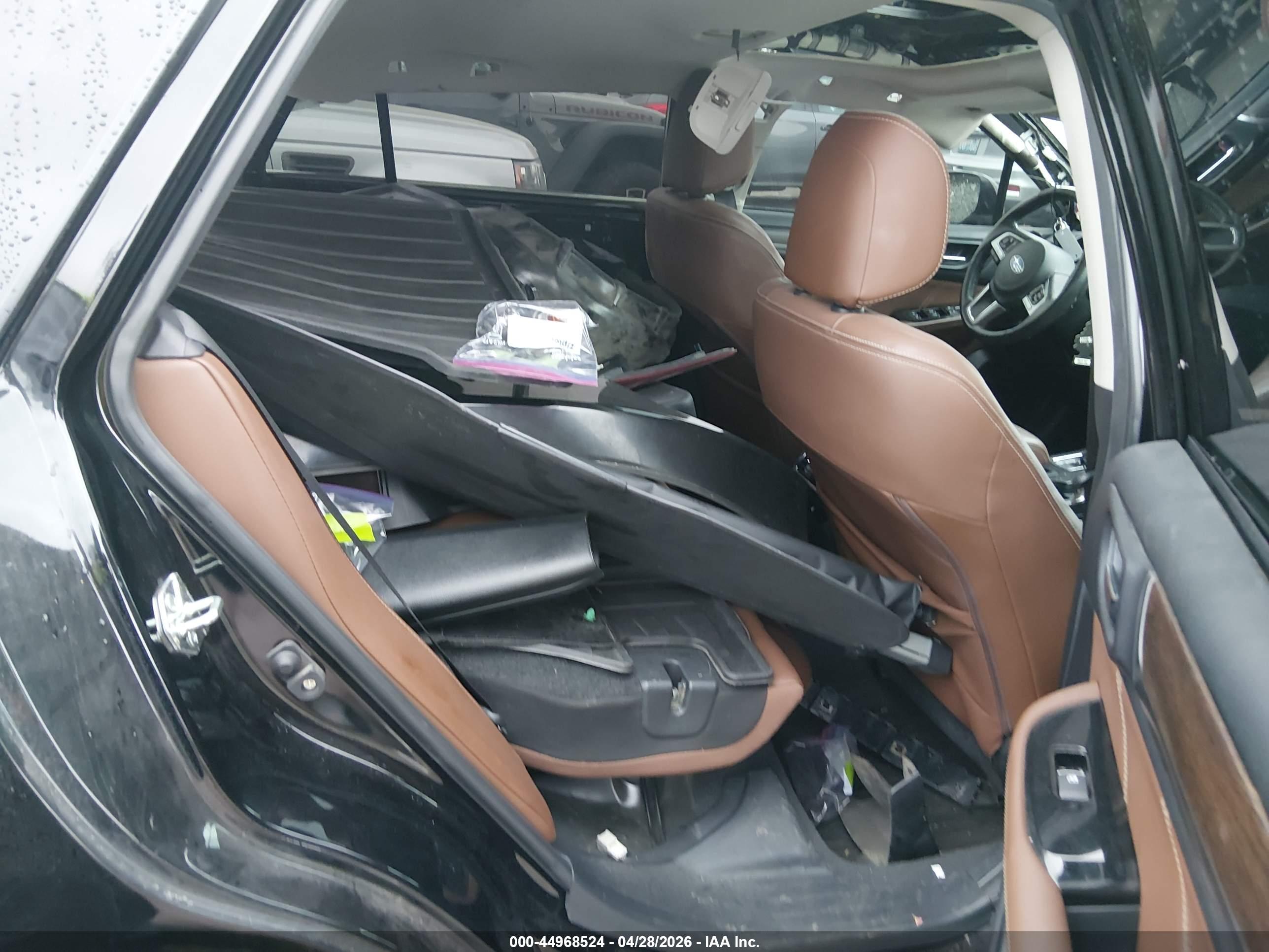 SUBARU OUTBACK image 8