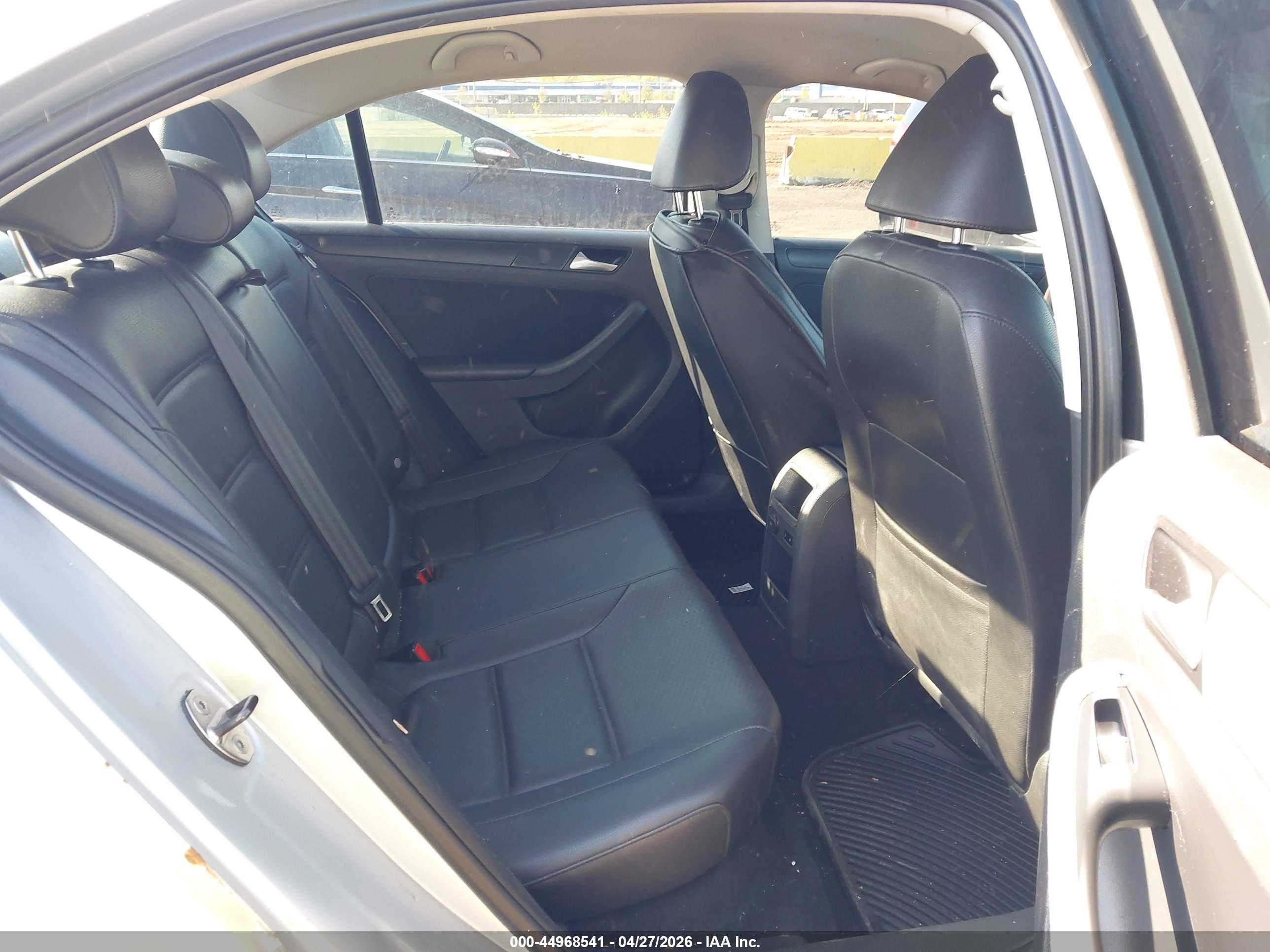 VOLKSWAGEN JETTA image 8