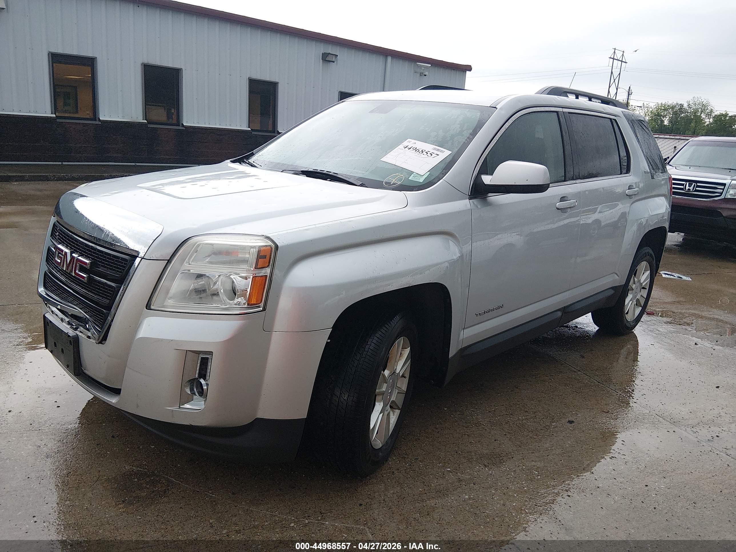 GMC TERRAIN image 2