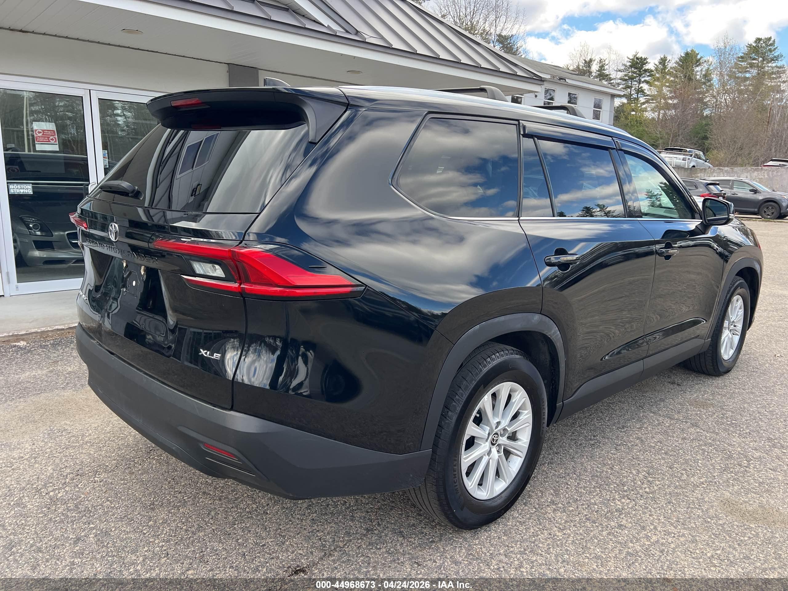 TOYOTA GRAND image 4
