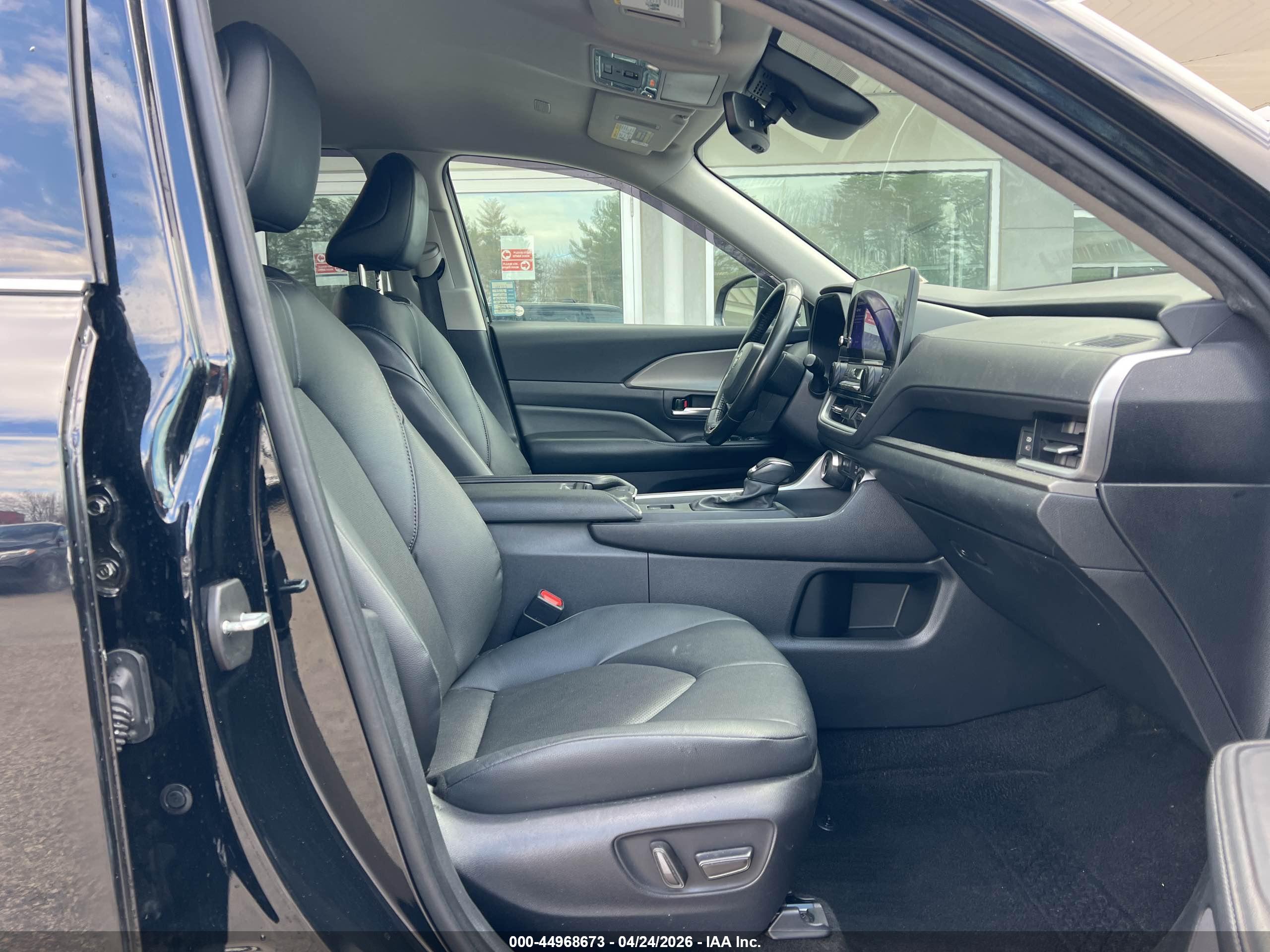 TOYOTA GRAND image 5