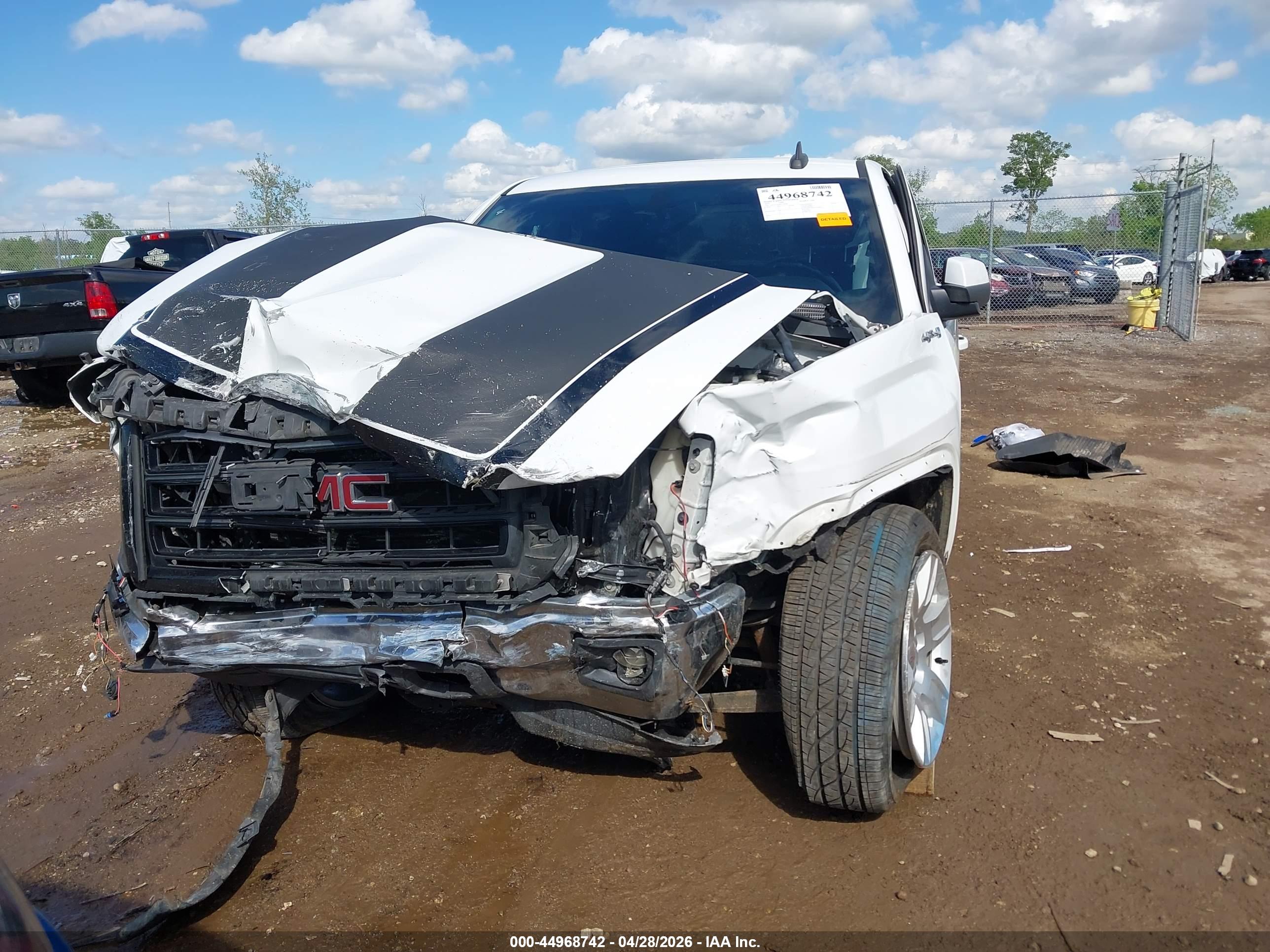 GMC SIERRA image 6