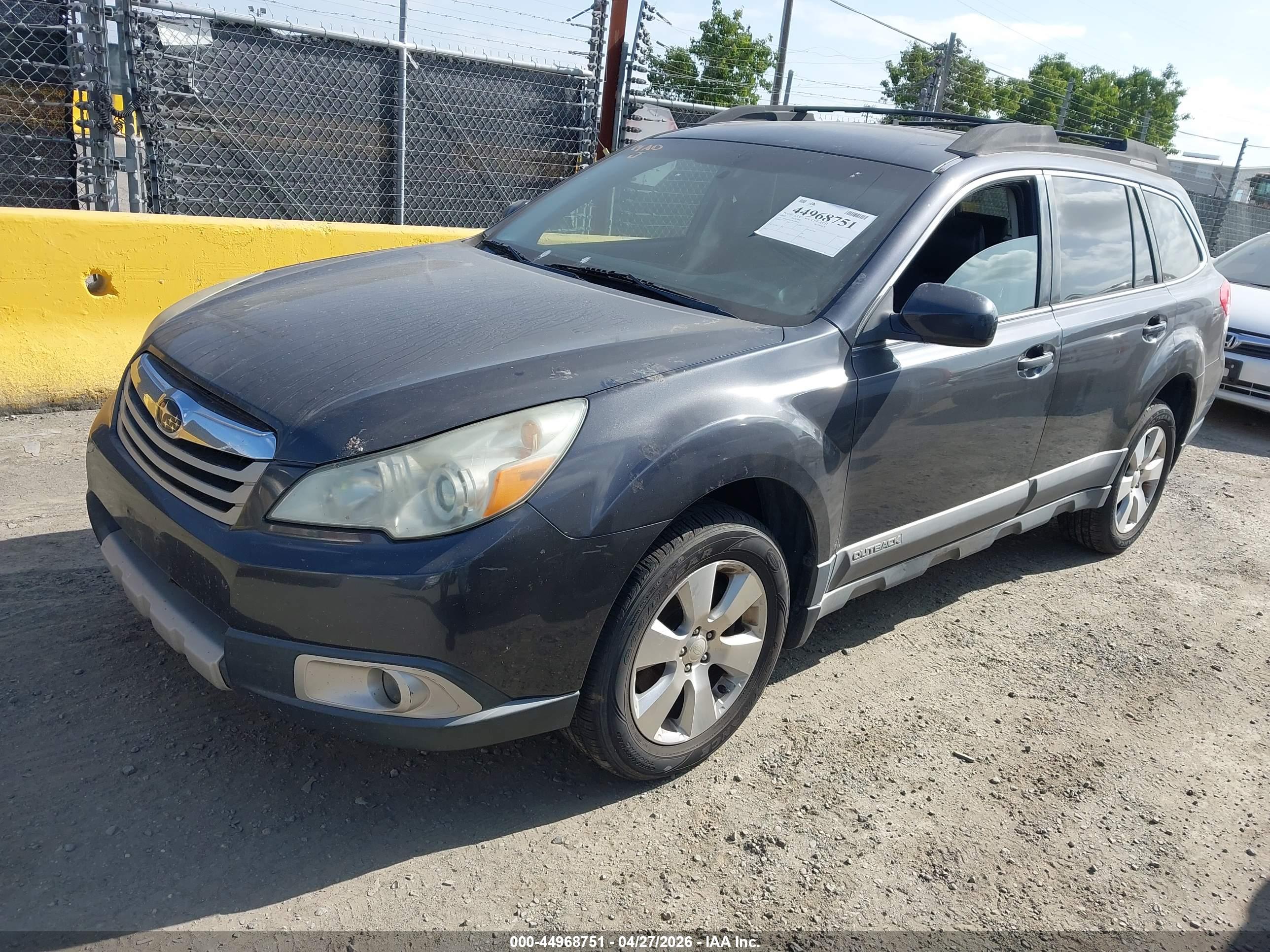 SUBARU OUTBACK image 2