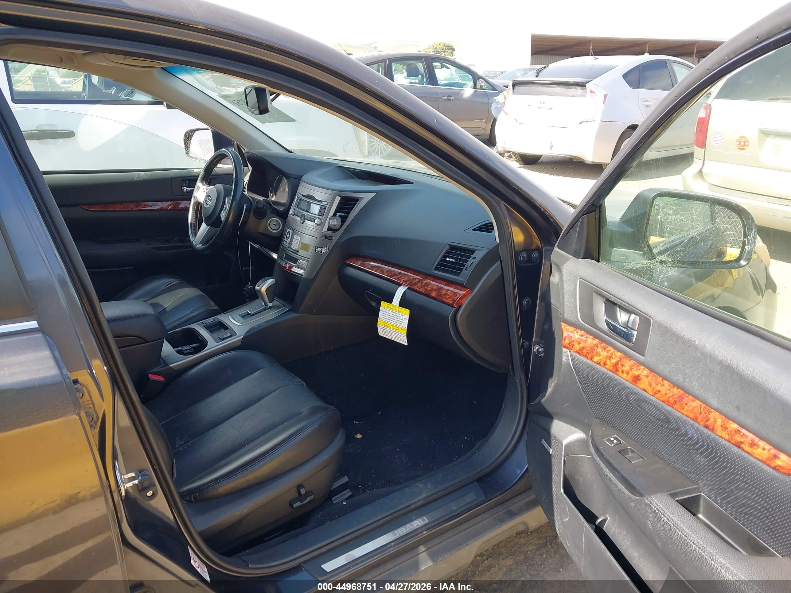 SUBARU OUTBACK image 5