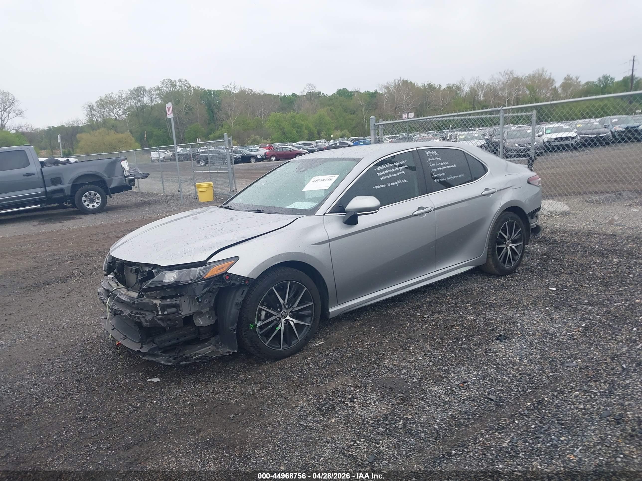 TOYOTA CAMRY image 2