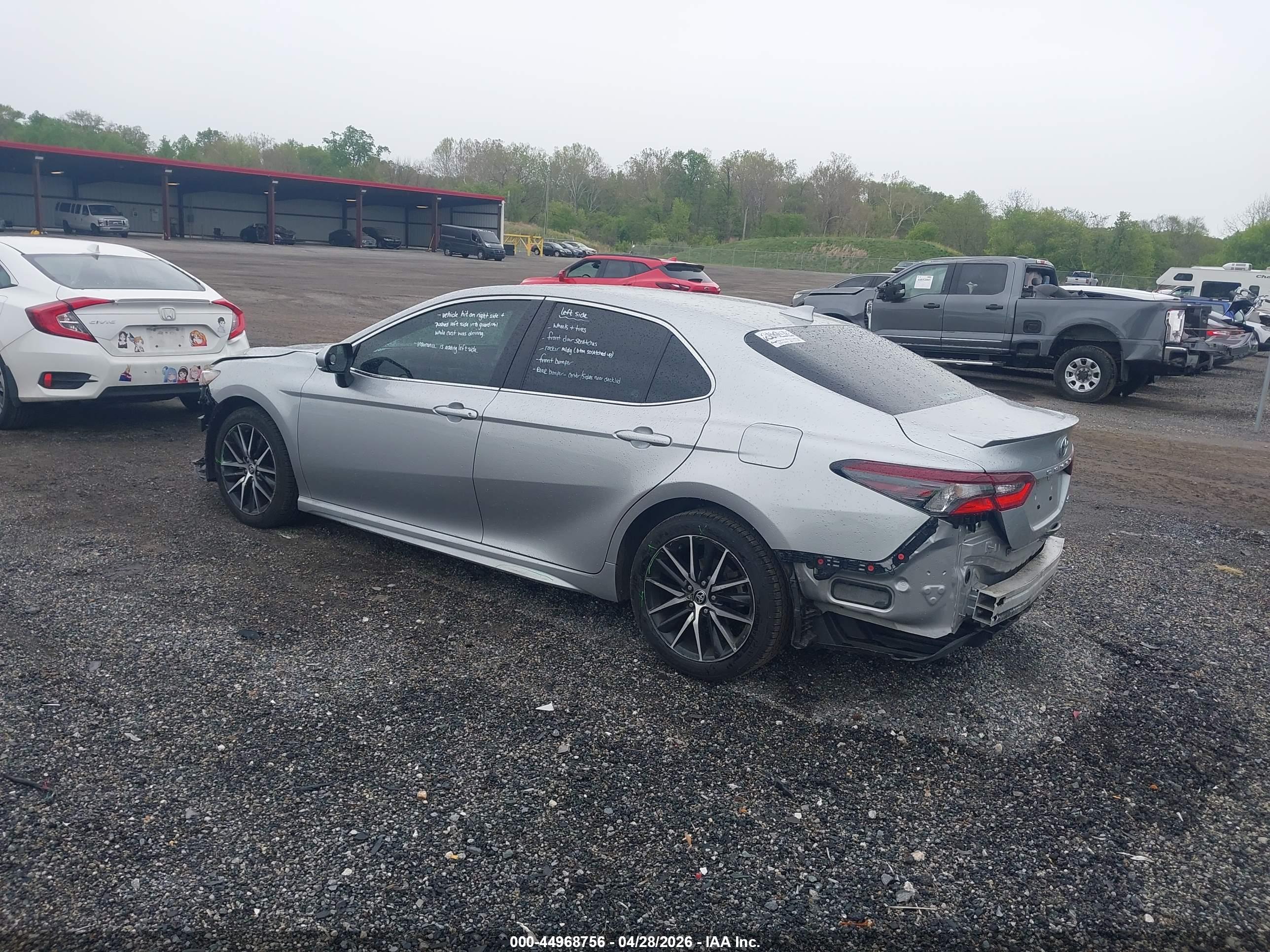 TOYOTA CAMRY image 3