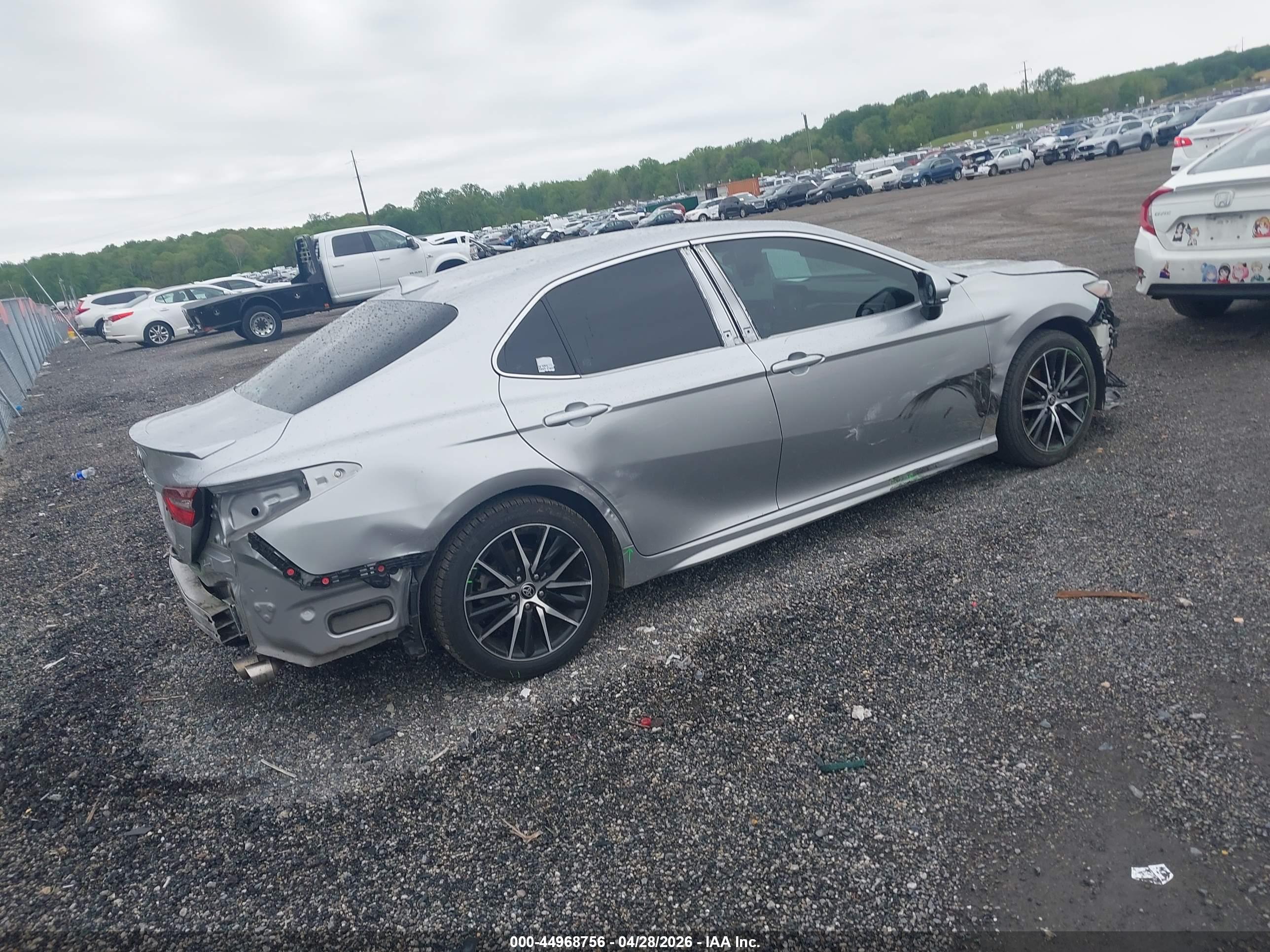 TOYOTA CAMRY image 4