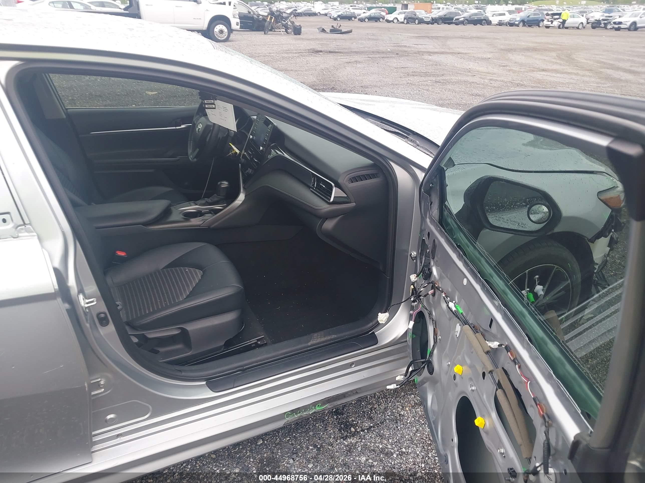 TOYOTA CAMRY image 5