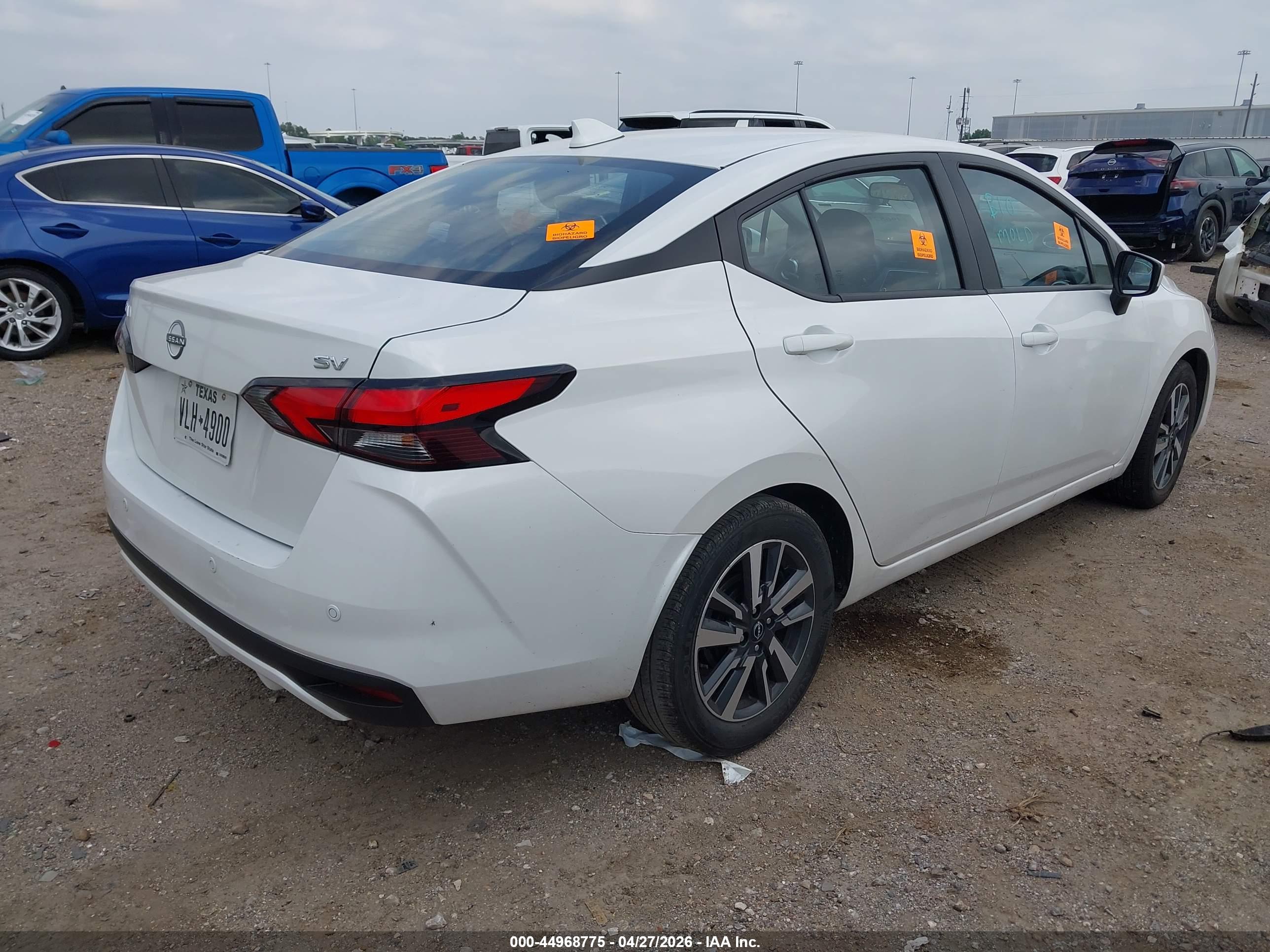 NISSAN VERSA image 4