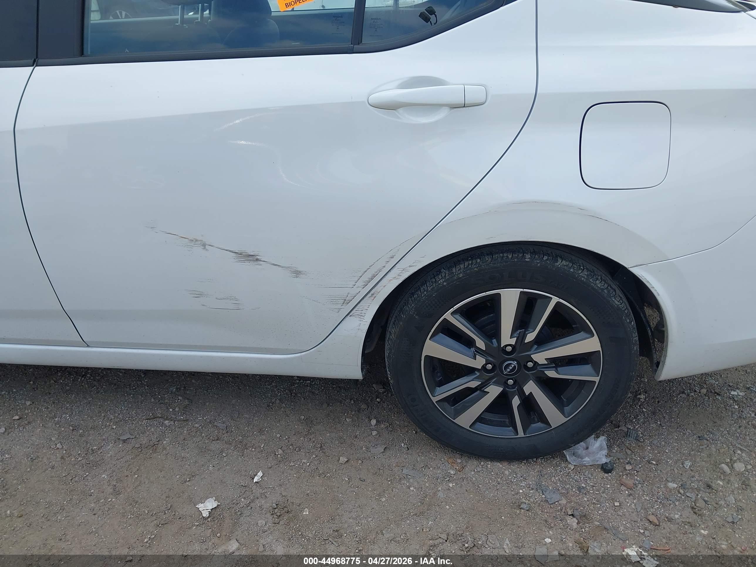 NISSAN VERSA image 6