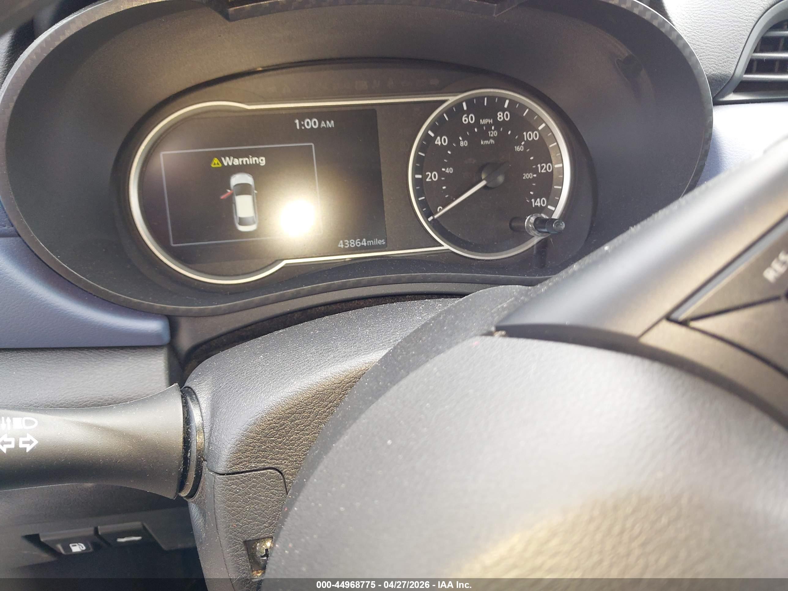 NISSAN VERSA image 7