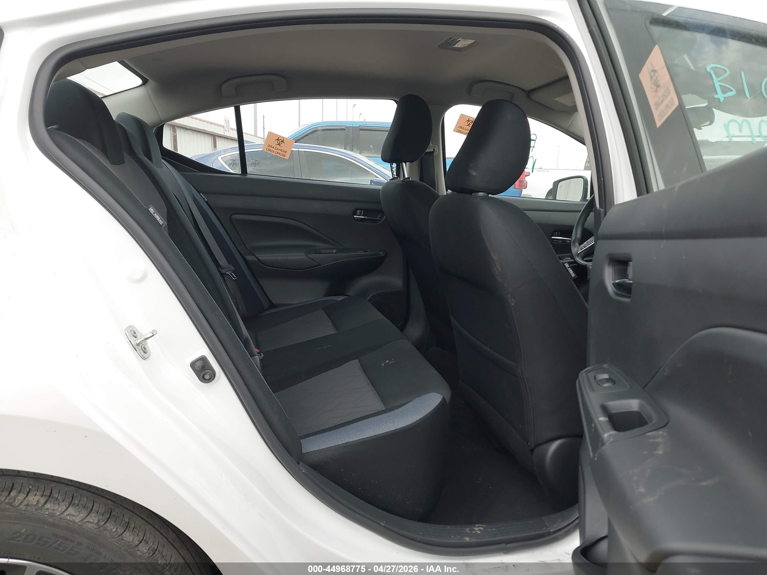 NISSAN VERSA image 8