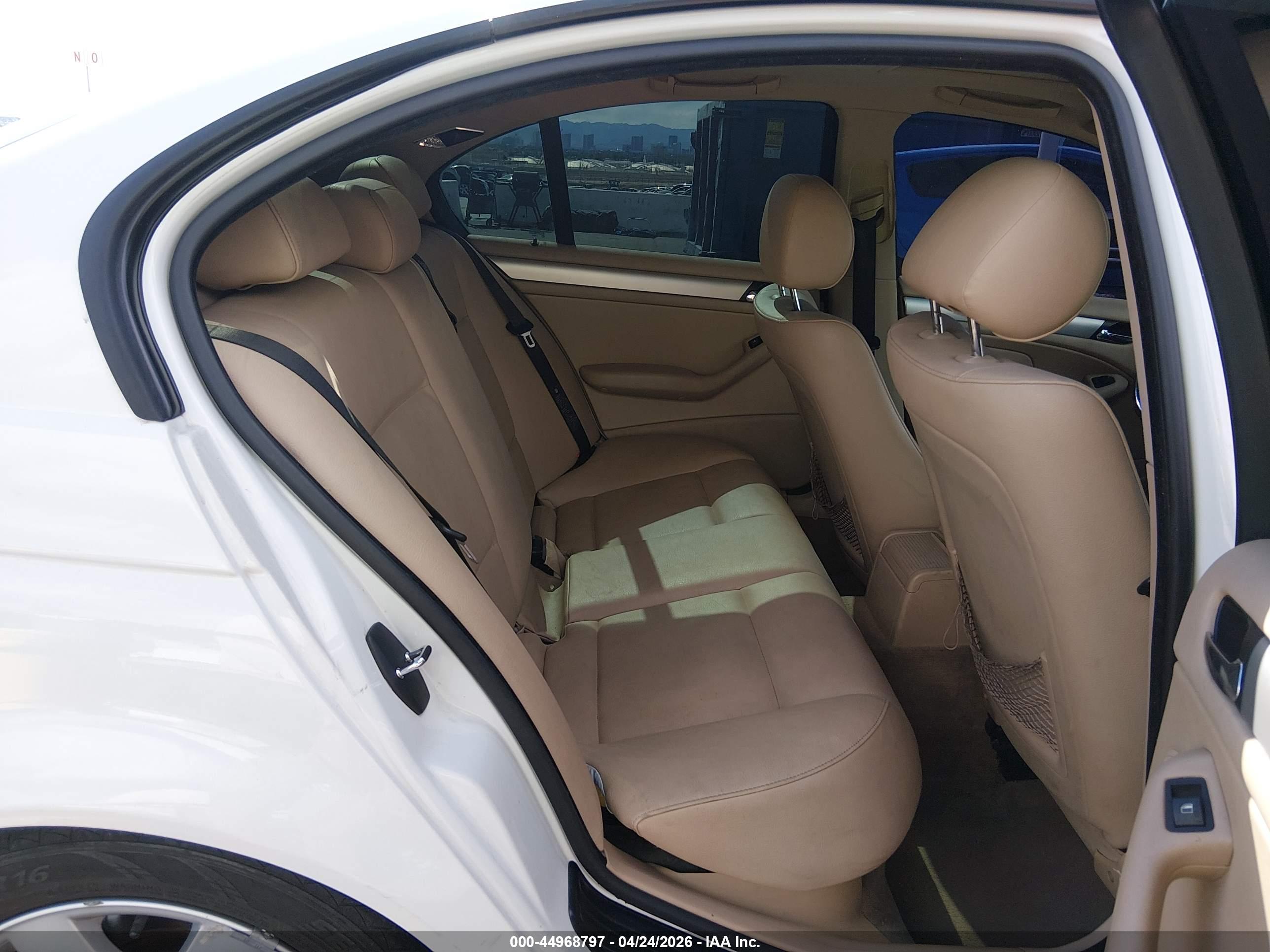 BMW 325I image 8