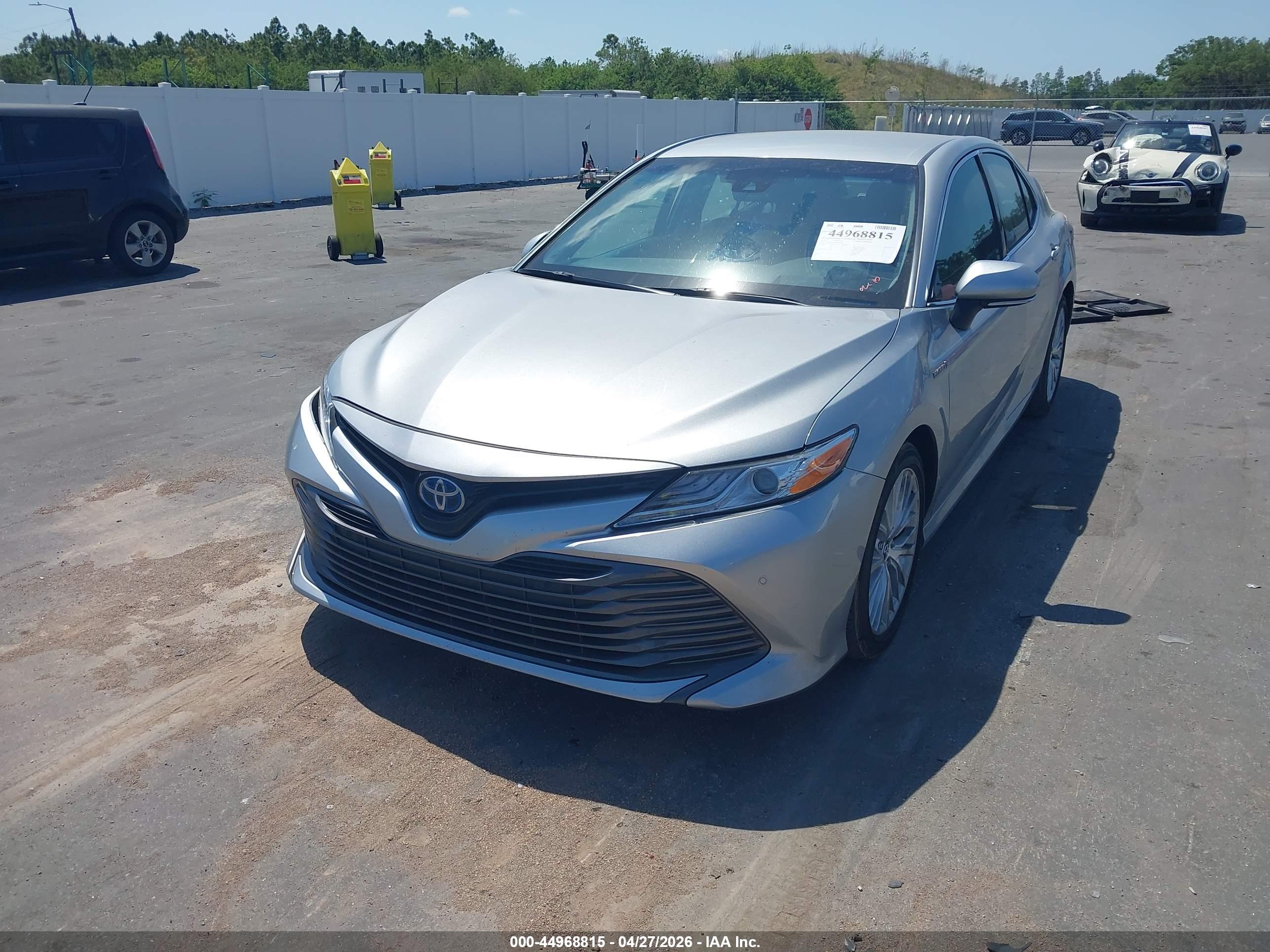 TOYOTA CAMRY image 2