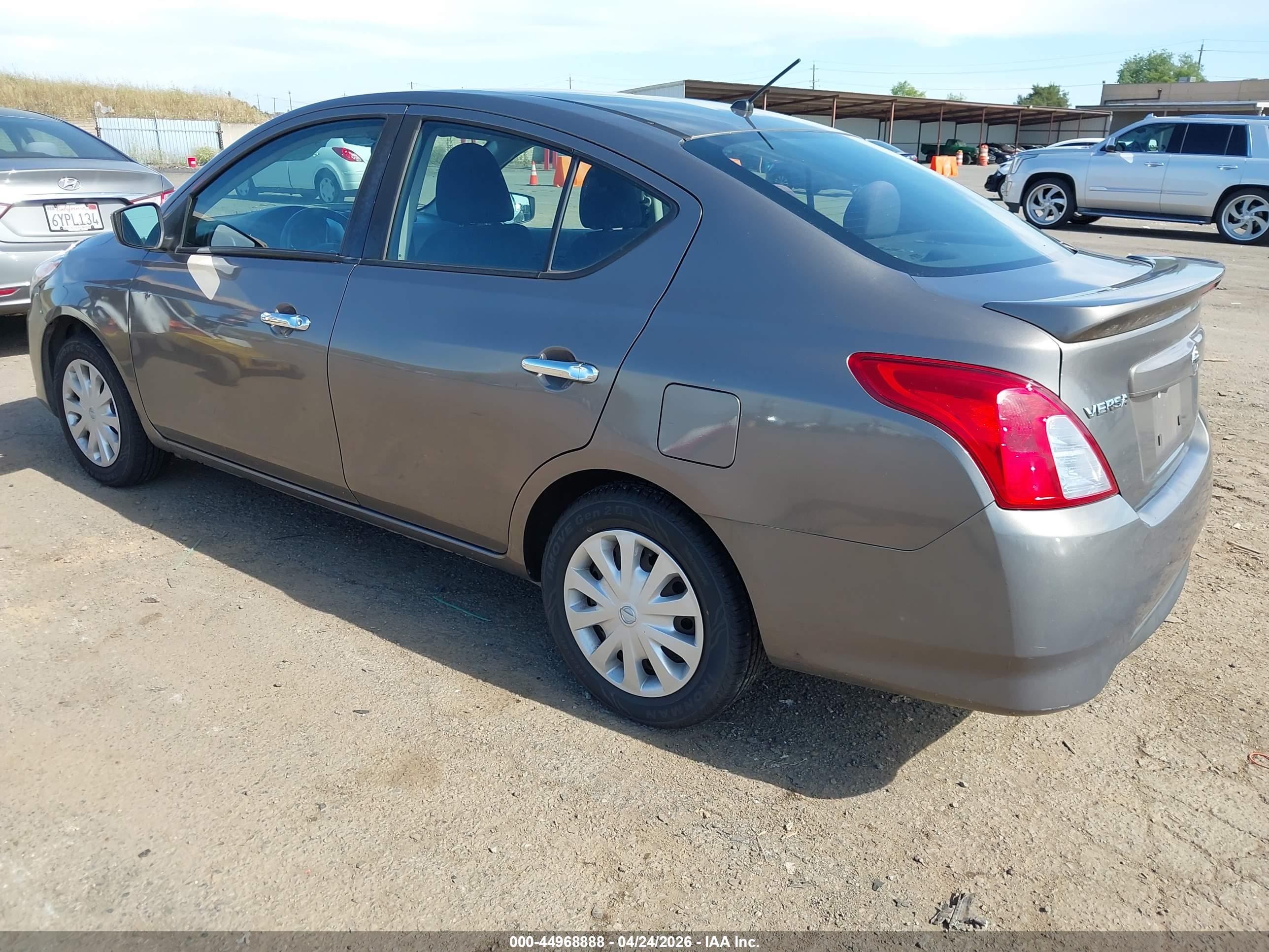 NISSAN VERSA image 3