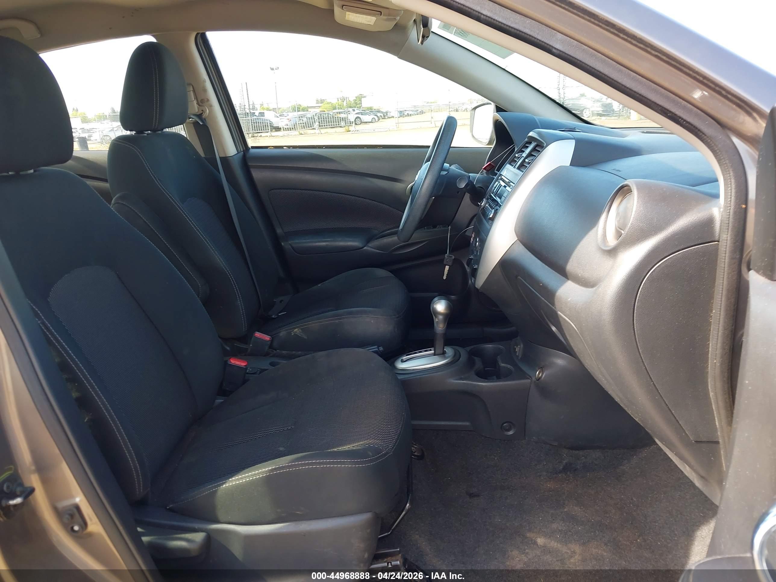 NISSAN VERSA image 5
