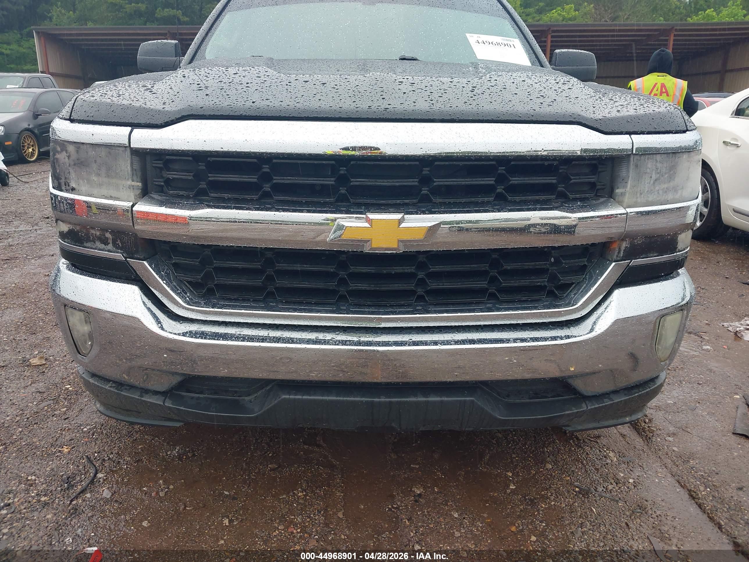 CHEVROLET SILVERADO image 6