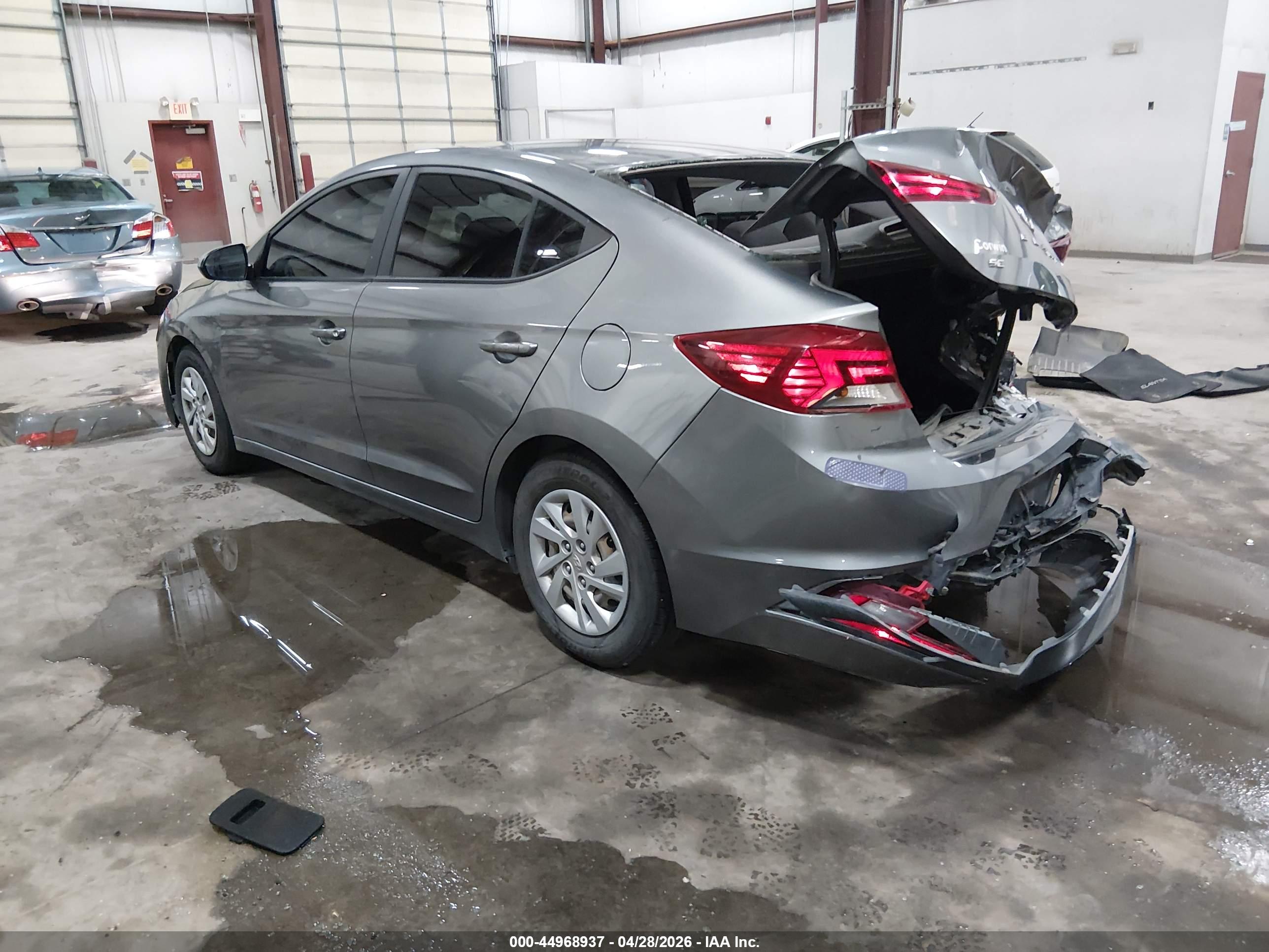 HYUNDAI ELANTRA image 3
