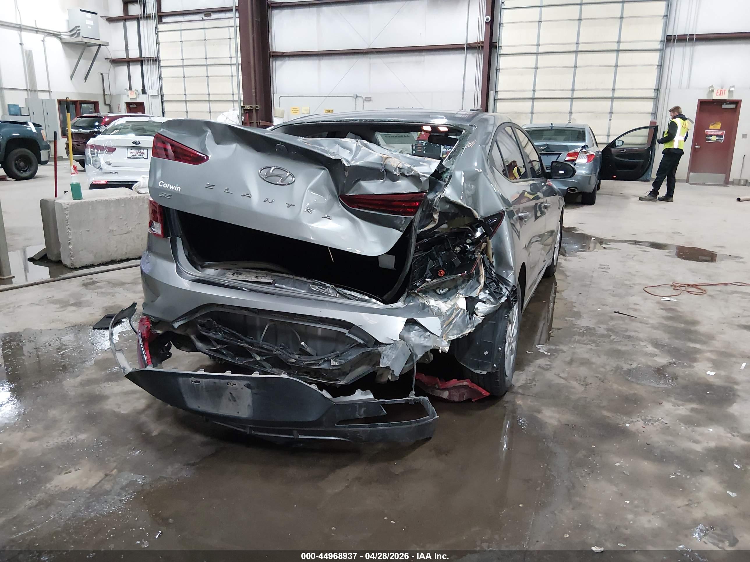 HYUNDAI ELANTRA image 6