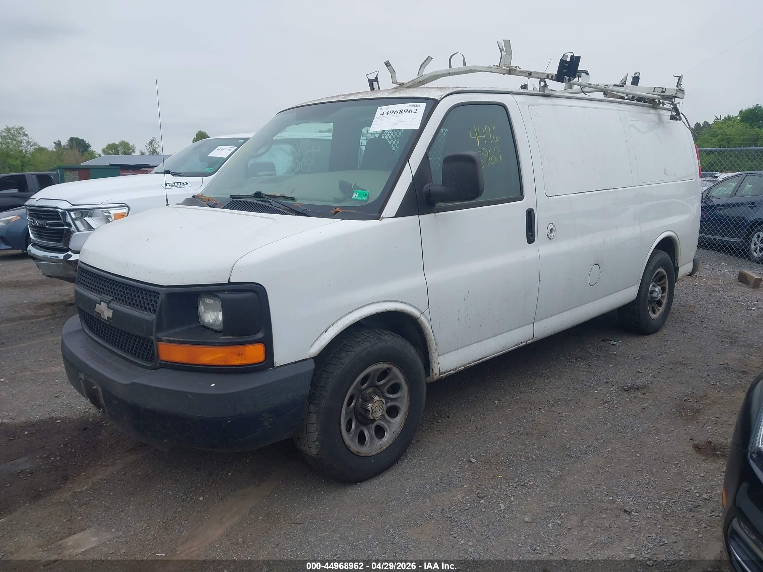 CHEVROLET EXPRESS image 2