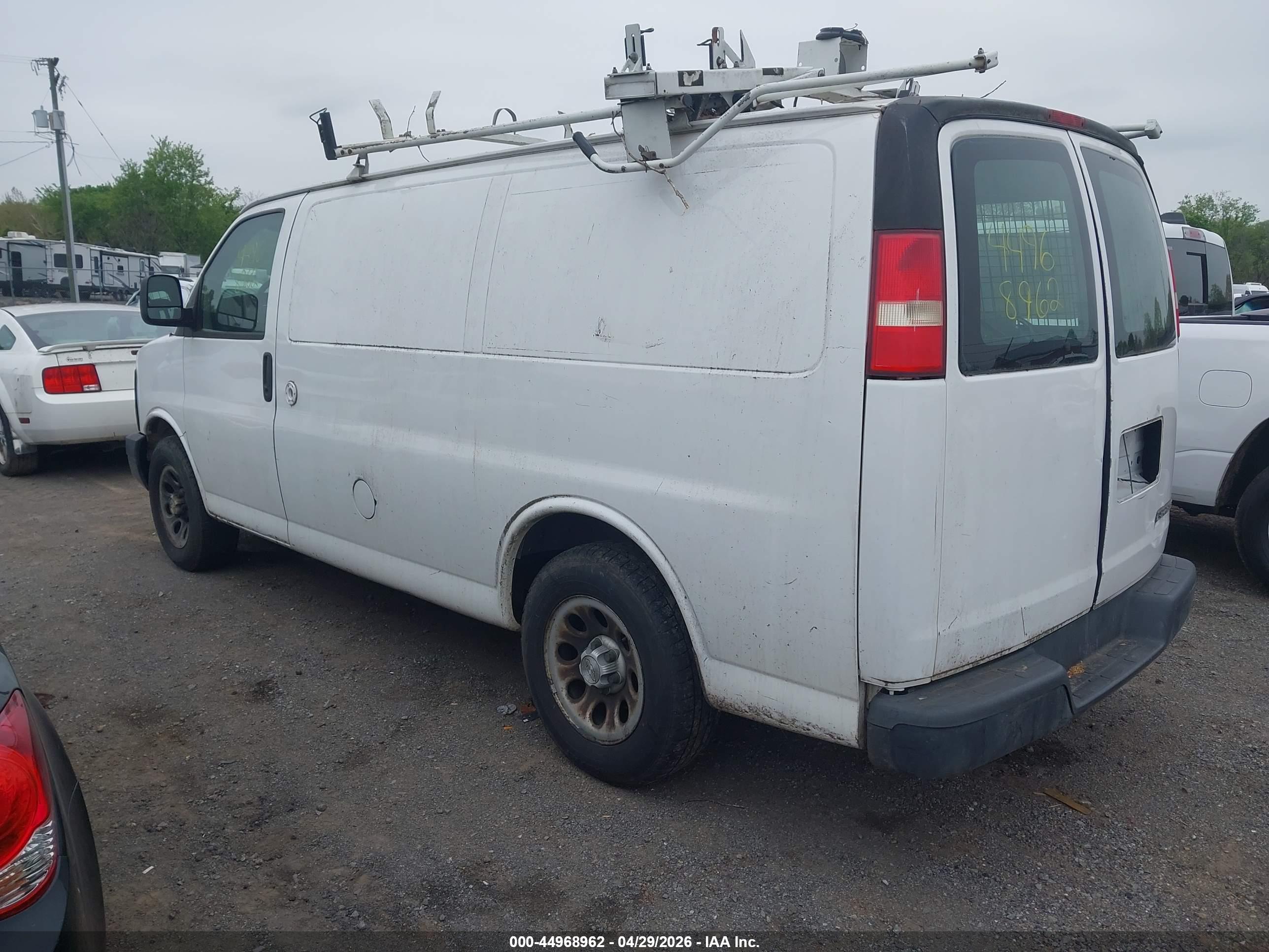CHEVROLET EXPRESS image 3