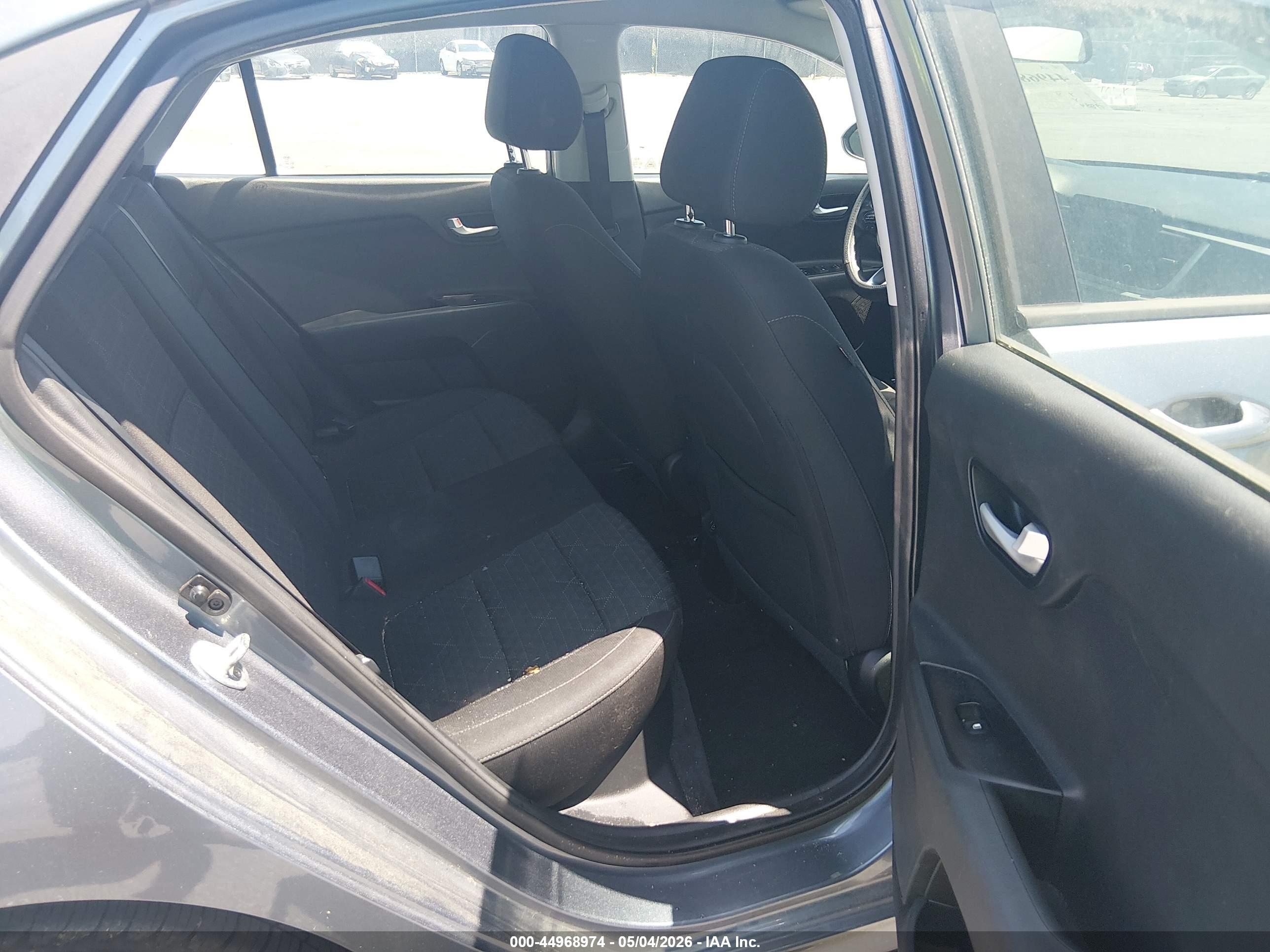 KIA RIO image 8