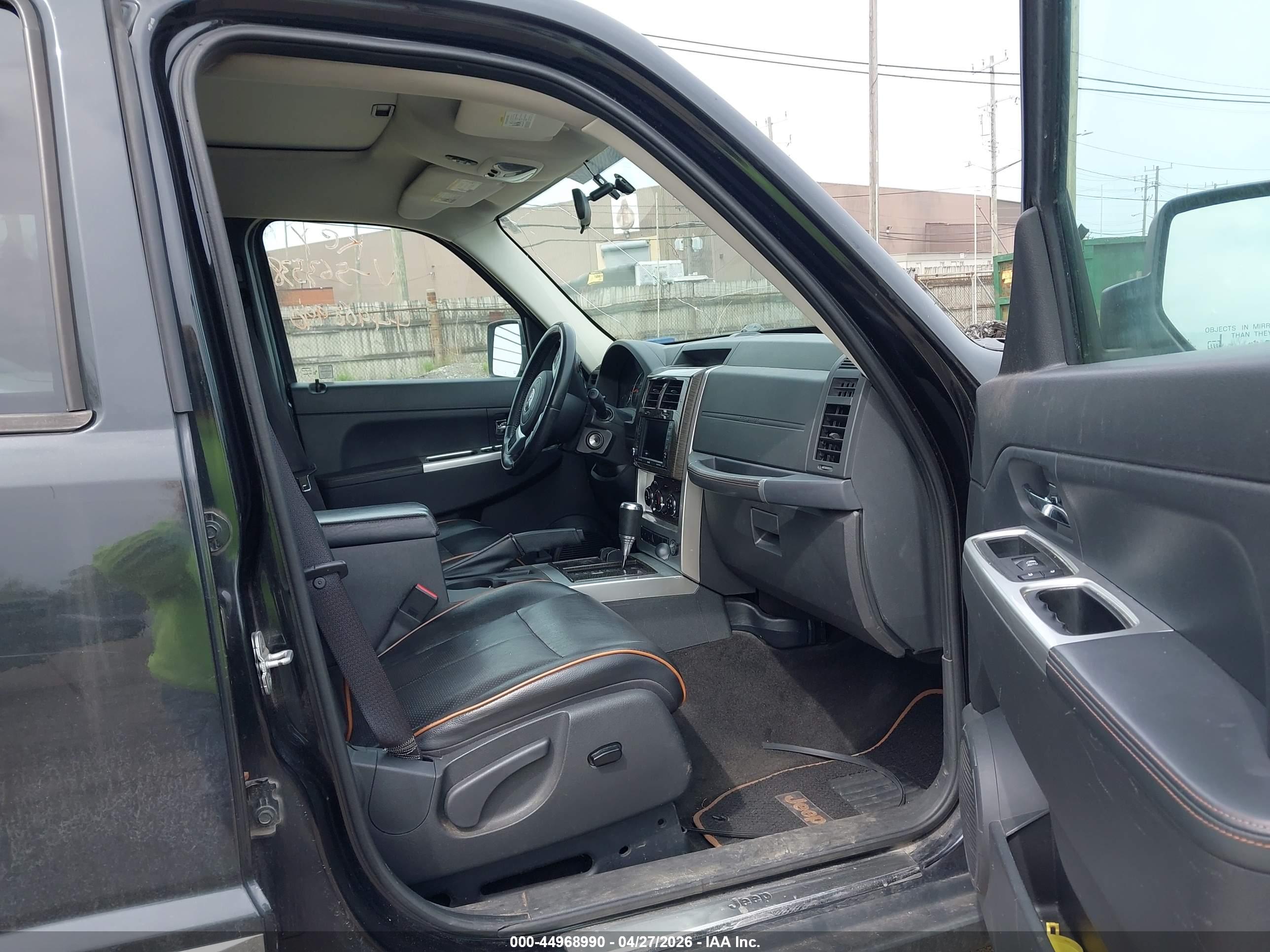 JEEP LIBERTY image 5