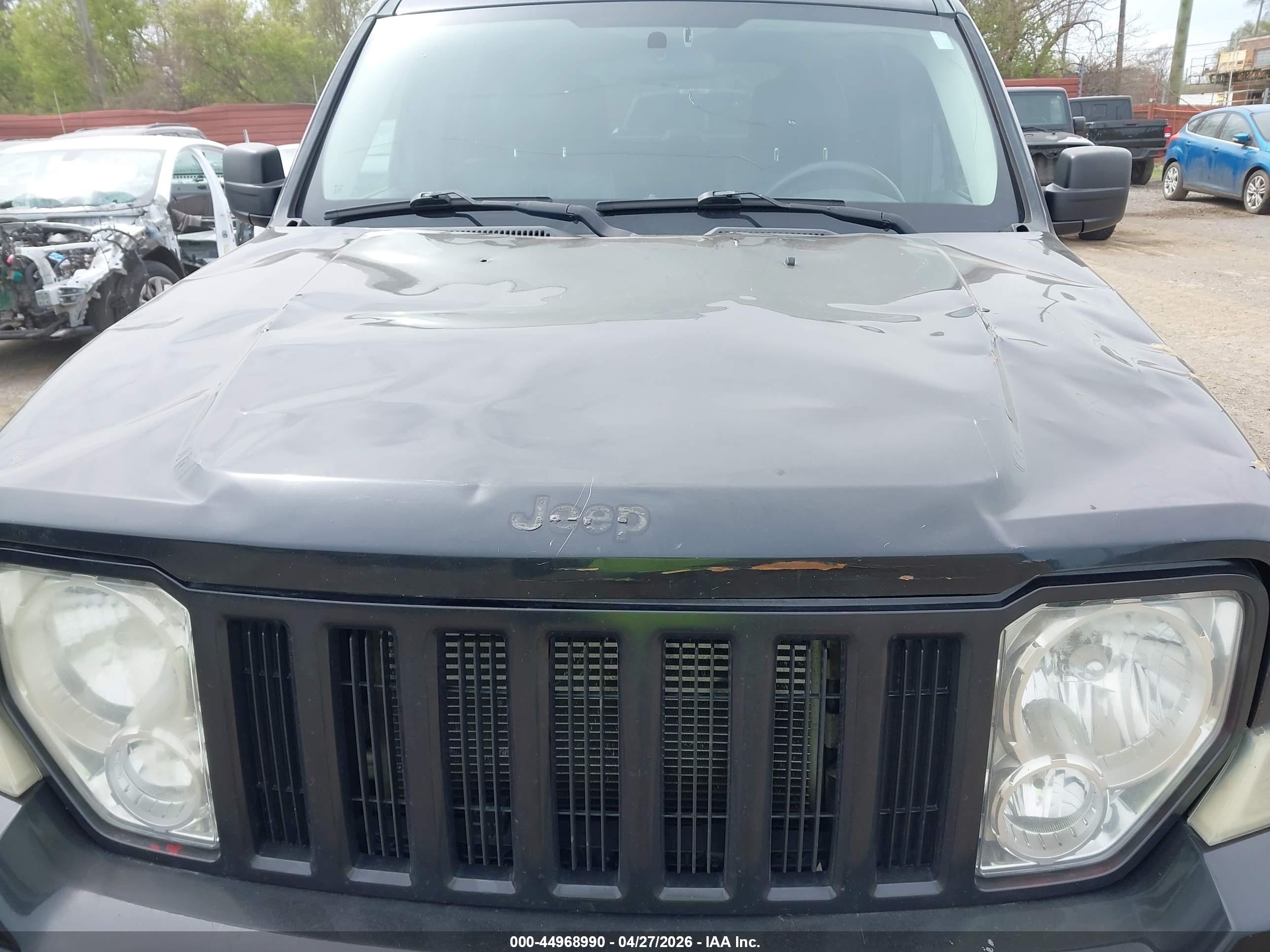 JEEP LIBERTY image 6