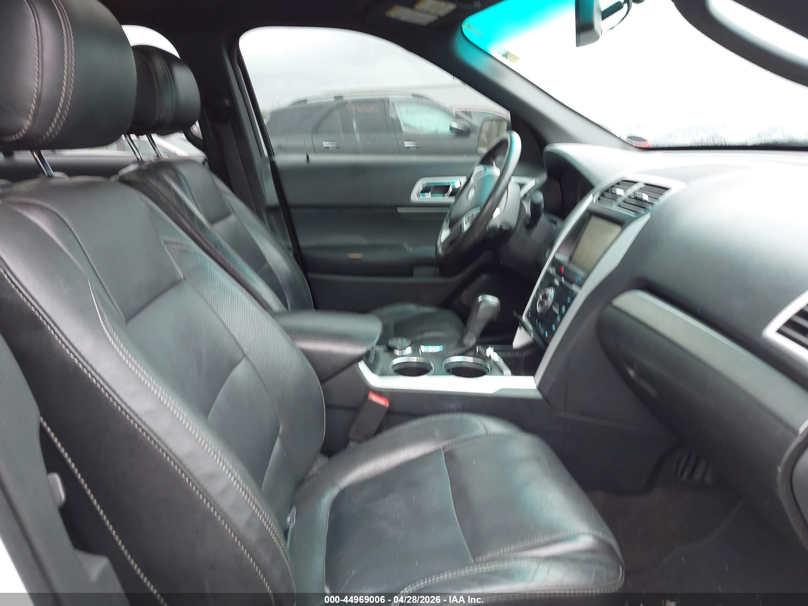 FORD EXPLORER image 5