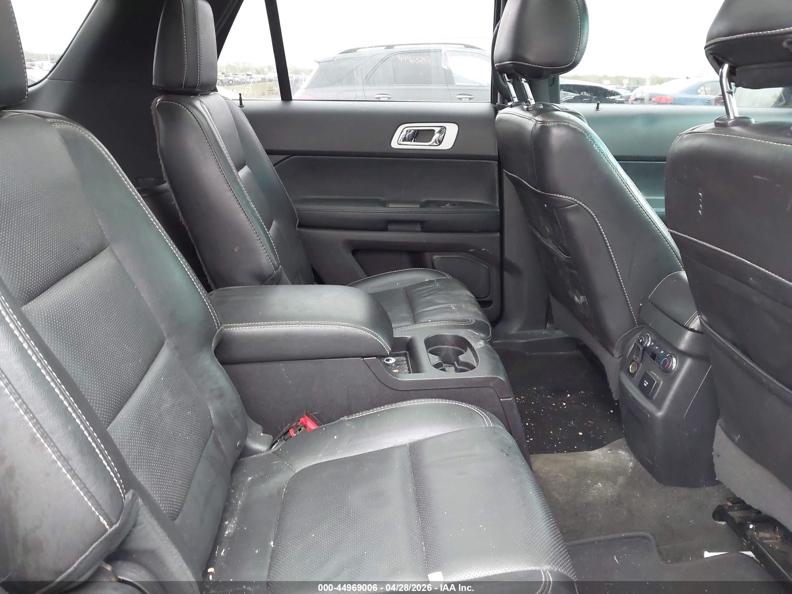 FORD EXPLORER image 8