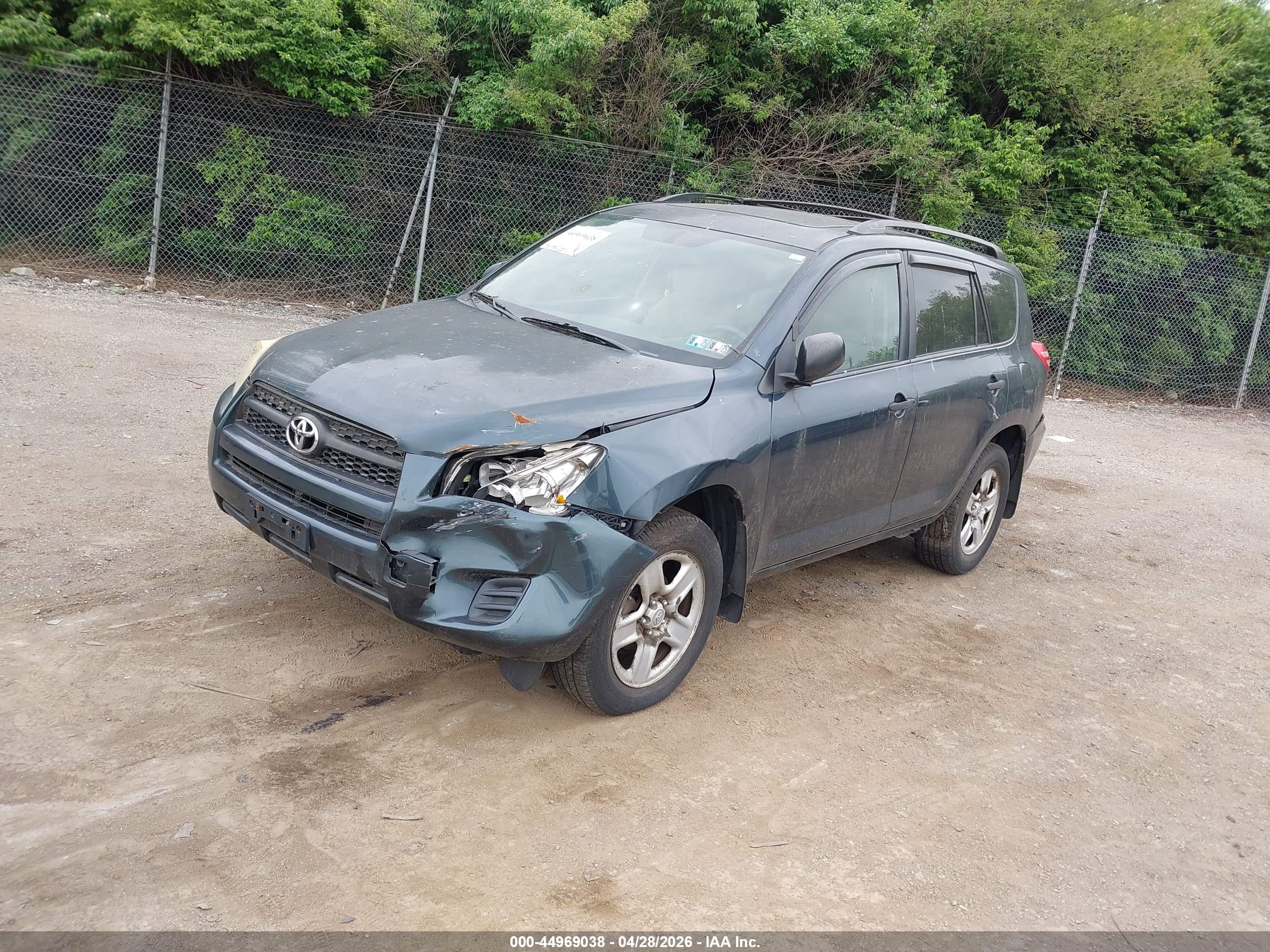 TOYOTA RAV4 image 2