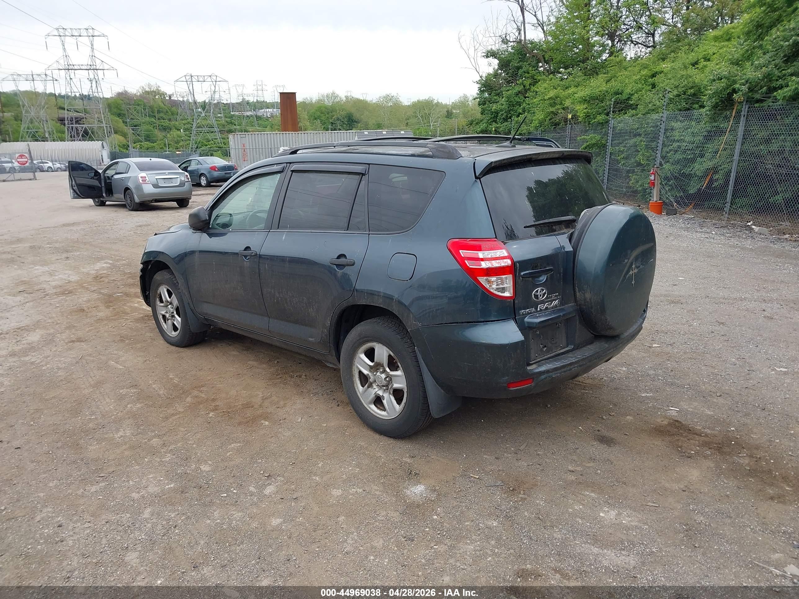 TOYOTA RAV4 image 3
