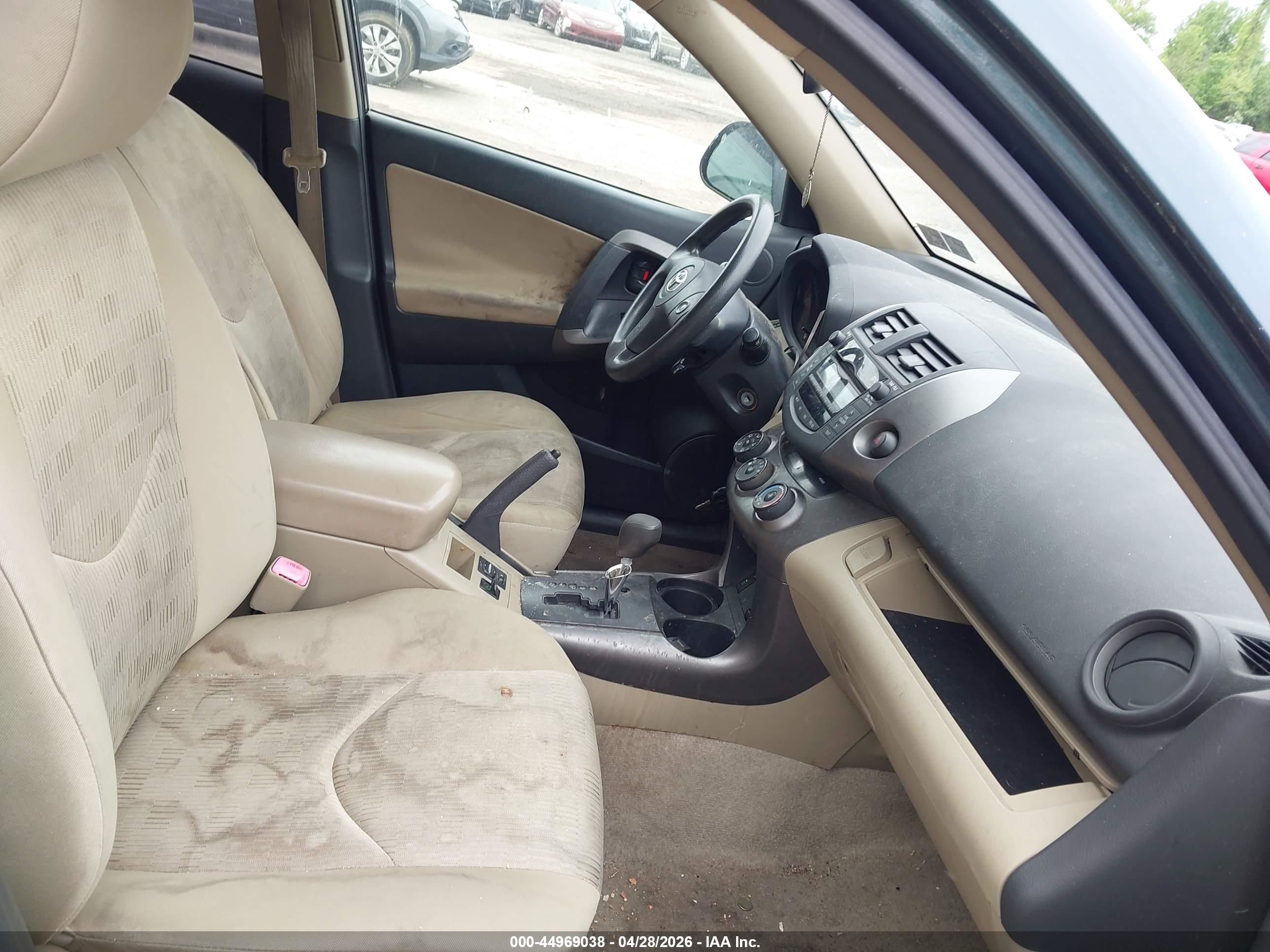 TOYOTA RAV4 image 5